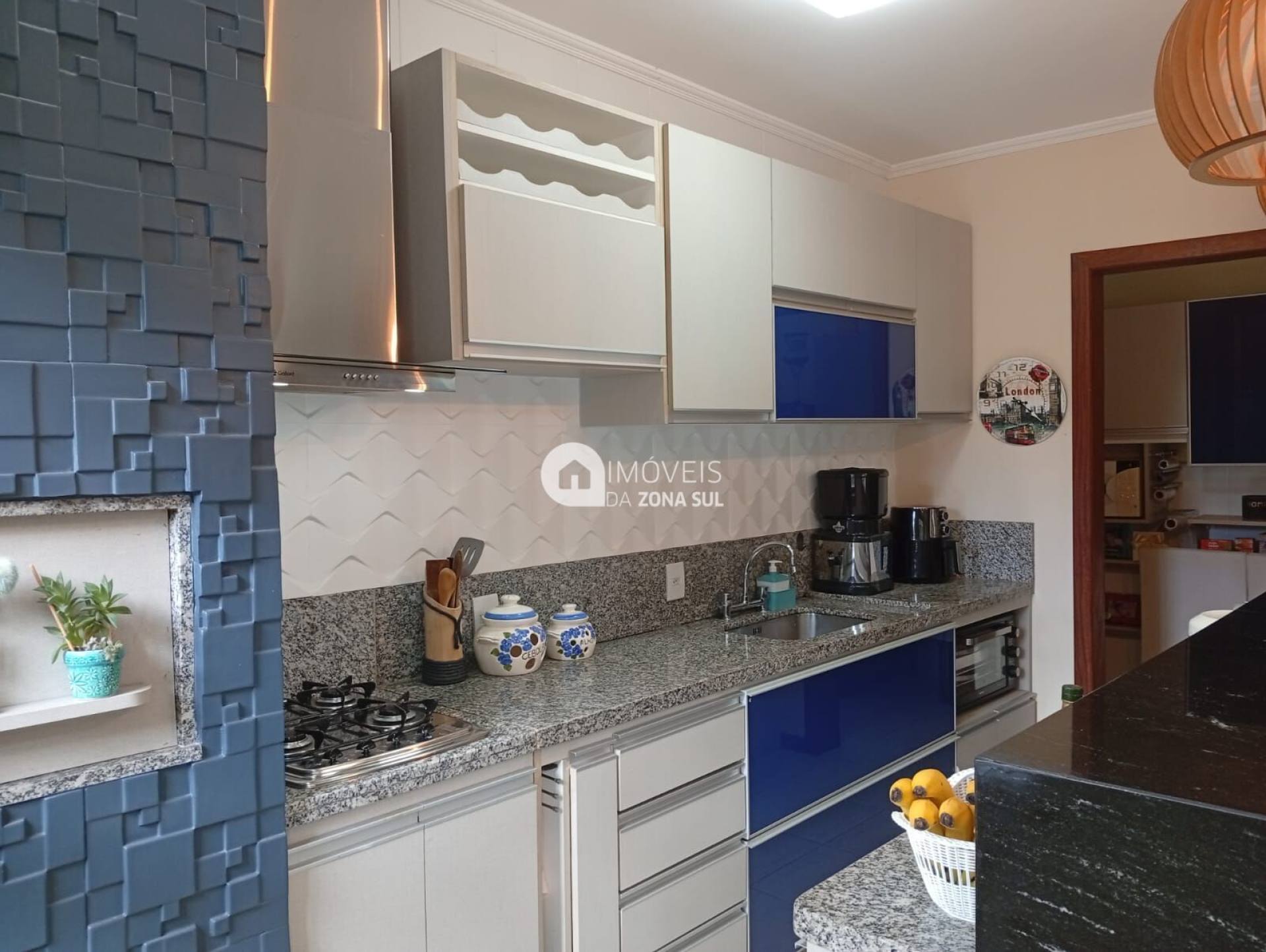 Casa para Vender com 1 vaga de garagem com 3 quartos 2 banheiros no bairro Hípica em Porto Alegre/RS