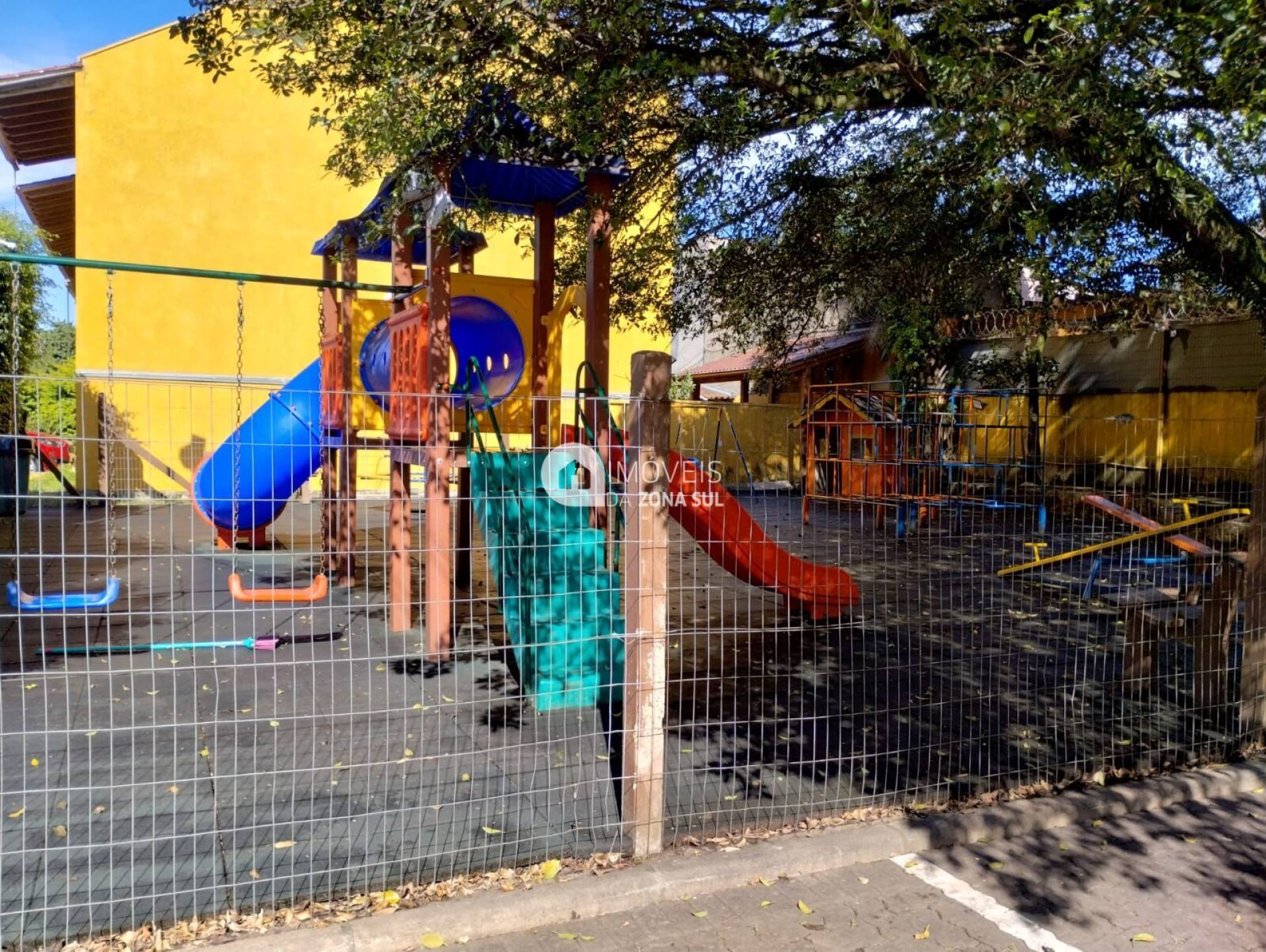 Casa para Vender com 1 vaga de garagem com 2 quartos 3 banheiros 1 suíte no bairro Hípica em Porto Alegre/RS