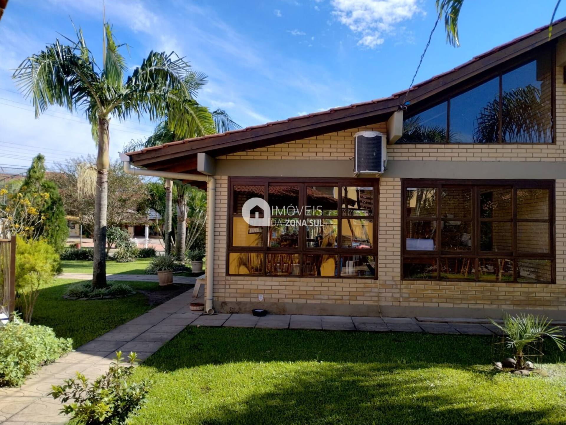 Casa para Vender com 1 vaga de garagem com 2 quartos 3 banheiros 1 suíte no bairro Hípica em Porto Alegre/RS