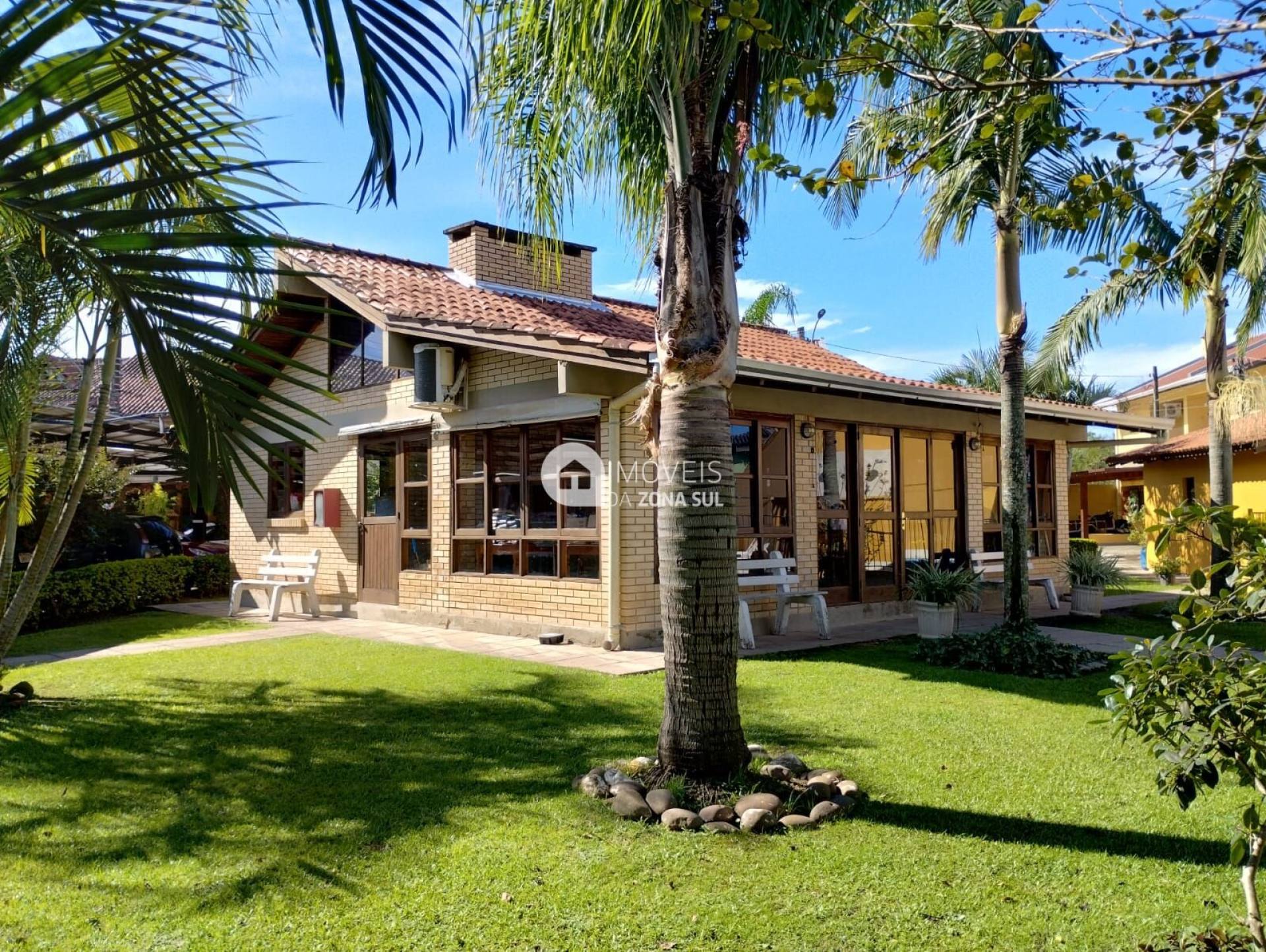 Casa para Vender com 1 vaga de garagem com 2 quartos 3 banheiros 1 suíte no bairro Hípica em Porto Alegre/RS