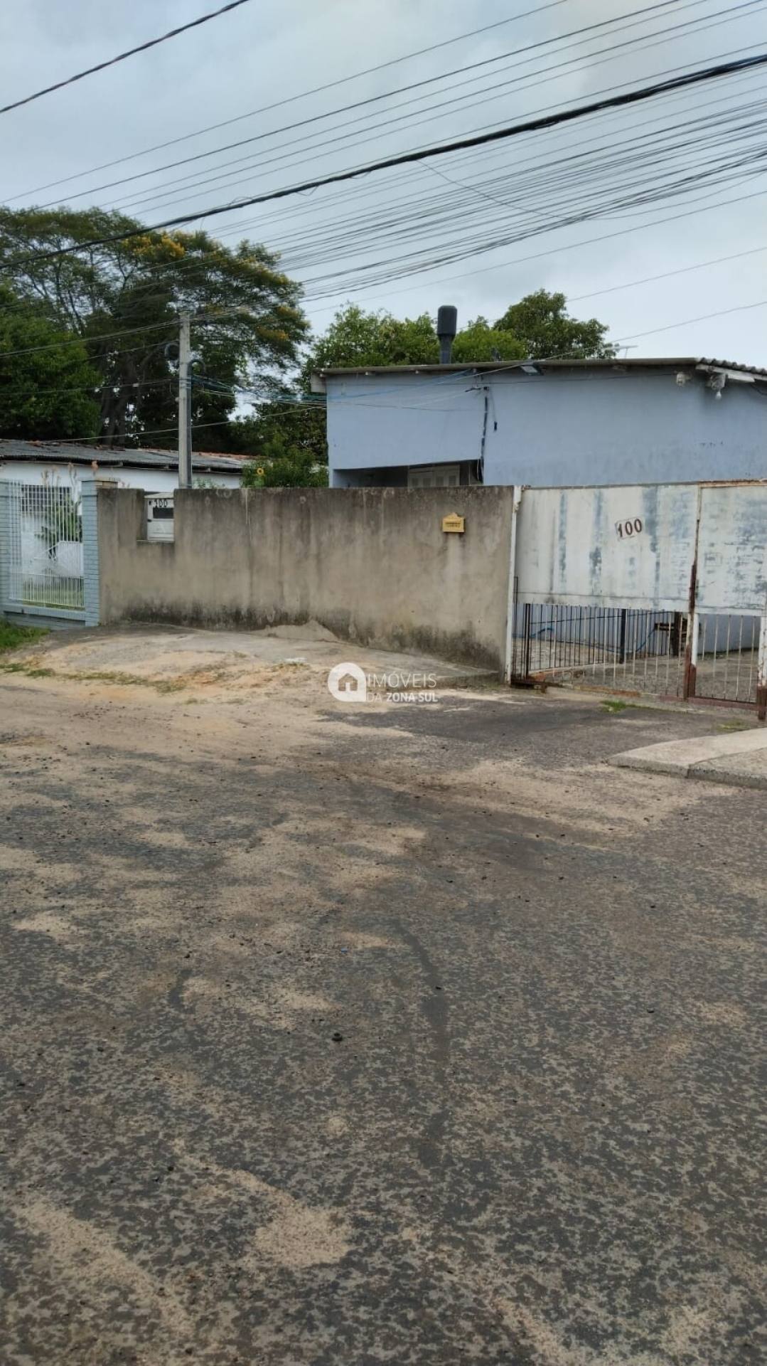 Casa para Vender com 3 vagas de garagem com 3 quartos 2 banheiros no bairro Restinga em Porto Alegre/RS