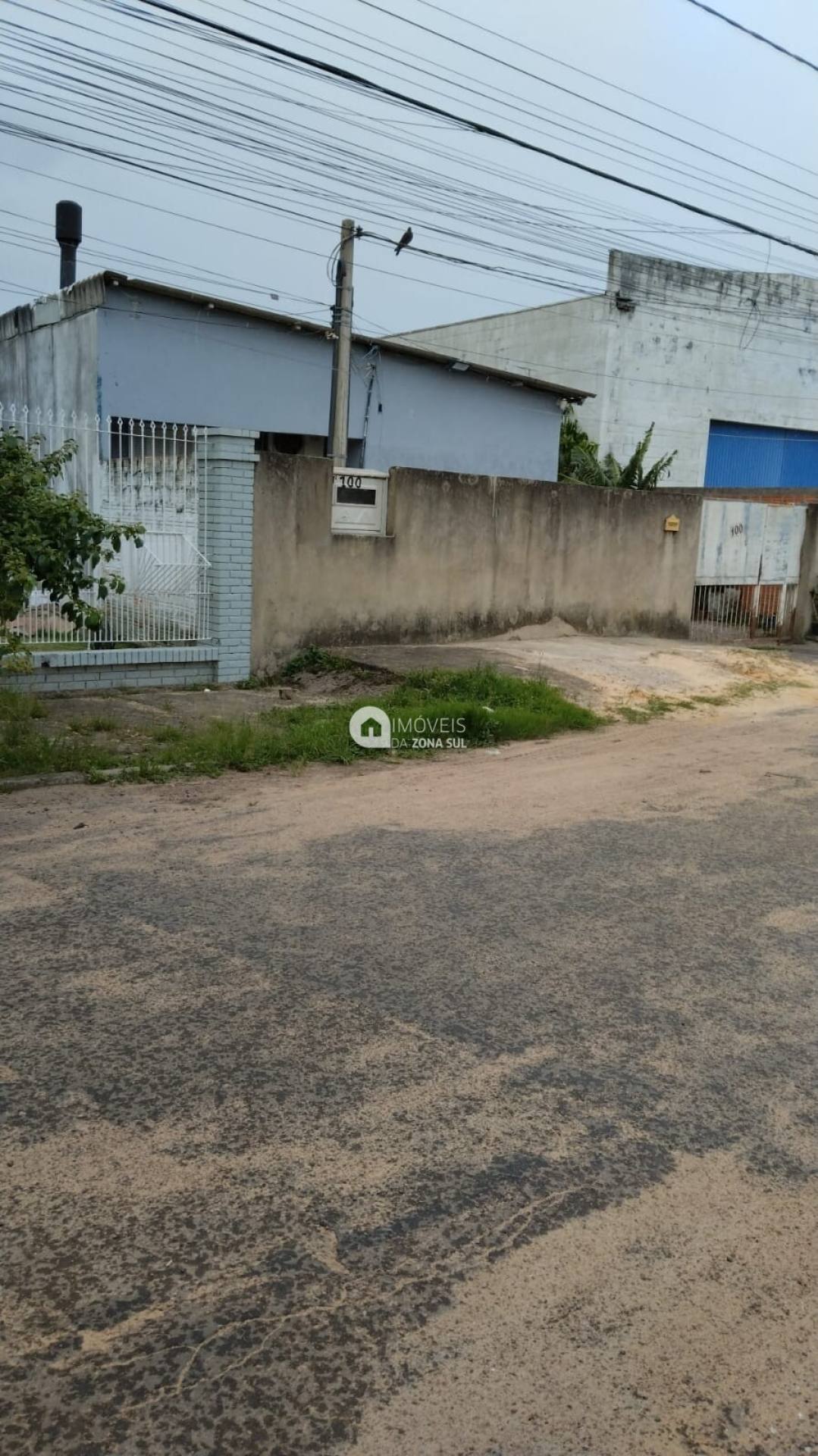 Casa para Vender com 3 vagas de garagem com 3 quartos 2 banheiros no bairro Restinga em Porto Alegre/RS
