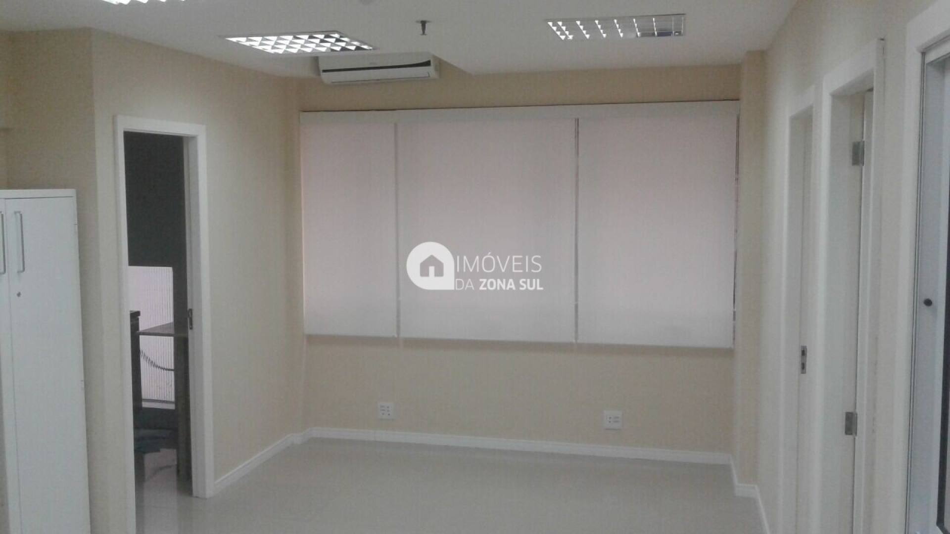 Sala para Vender com 1 banheiro no bairro Centro Histórico em Porto Alegre/RS