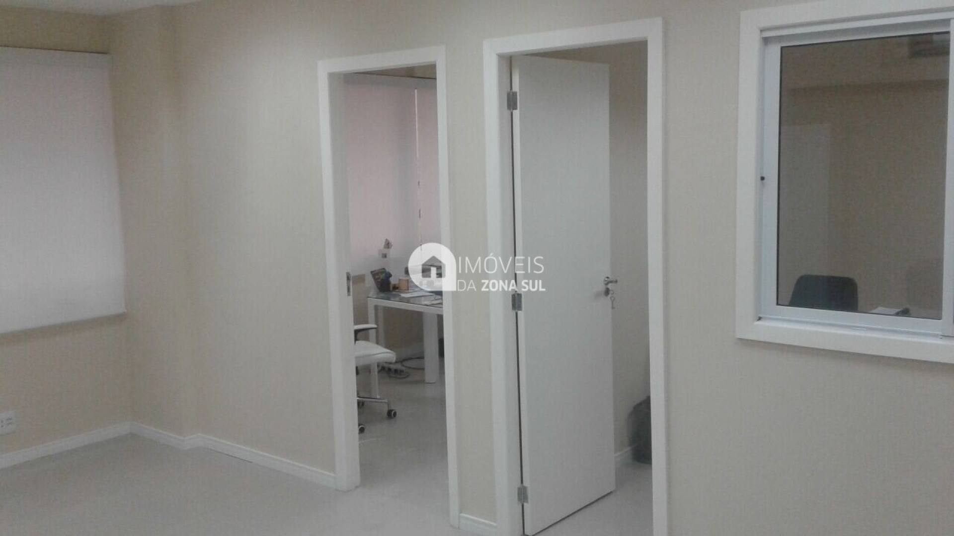 Sala para Vender com 1 banheiro no bairro Centro Histórico em Porto Alegre/RS
