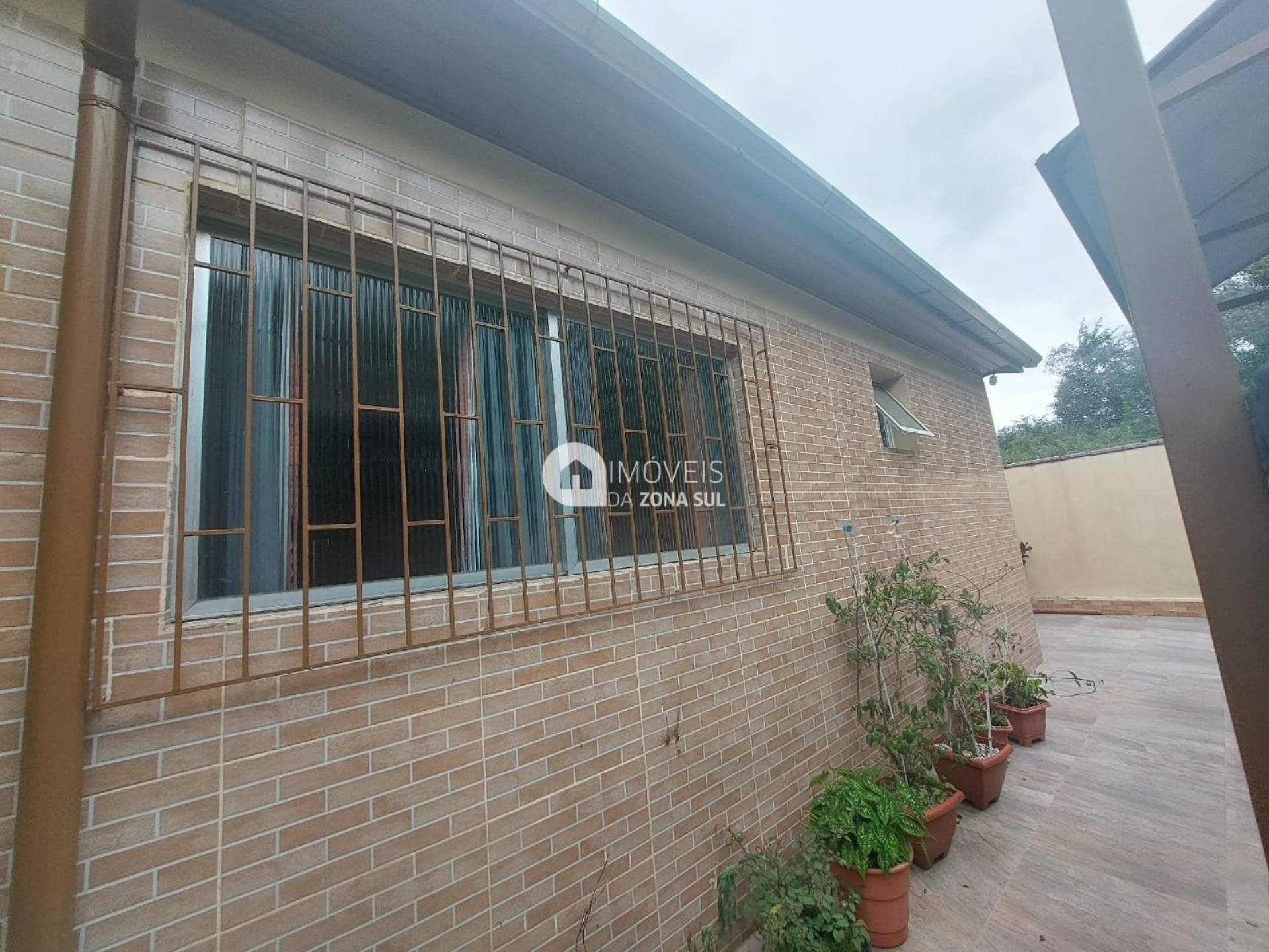 Casa para Vender com 1 vaga de garagem com 4 quartos 3 banheiros 1 suíte no bairro Restinga em Porto Alegre/RS