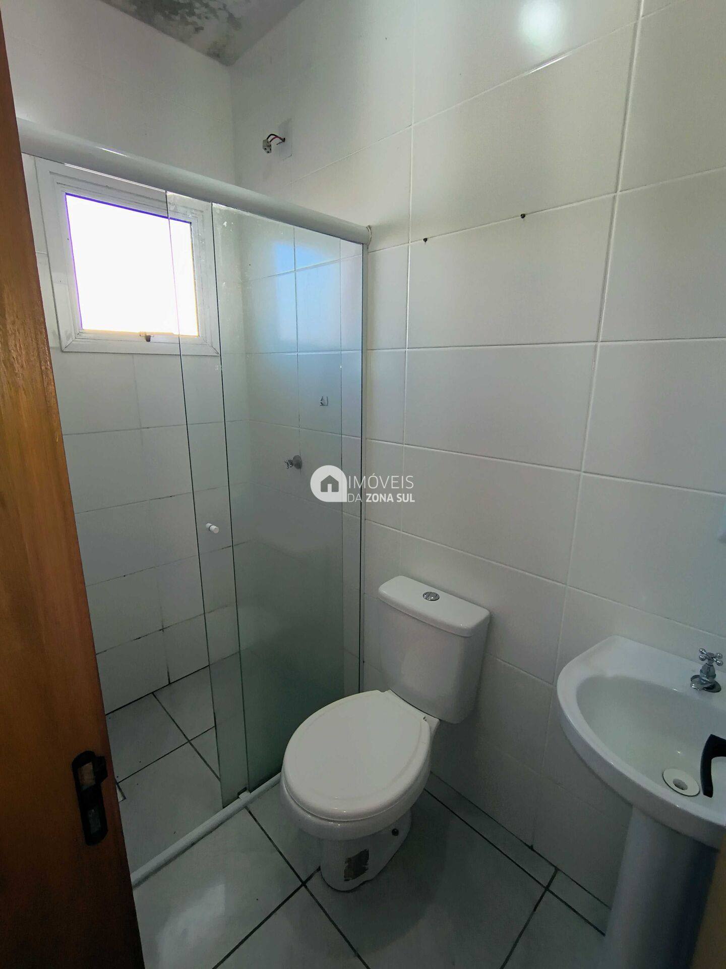 Casa para Alugar com 2 vagas de garagem com 2 quartos 2 banheiros 1 suíte no bairro Hípica em Porto Alegre/RS