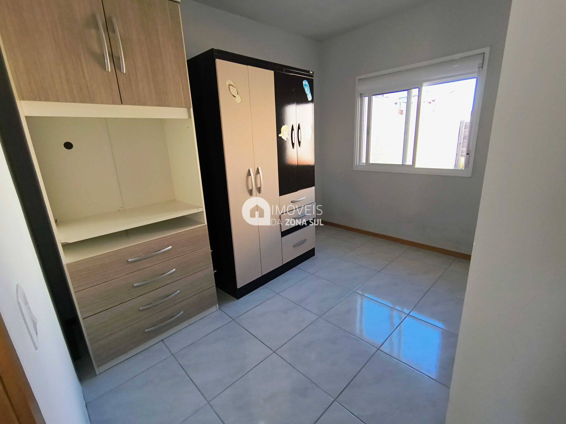 Casa para Alugar com 2 vagas de garagem com 2 quartos 2 banheiros 1 suíte no bairro Hípica em Porto Alegre/RS