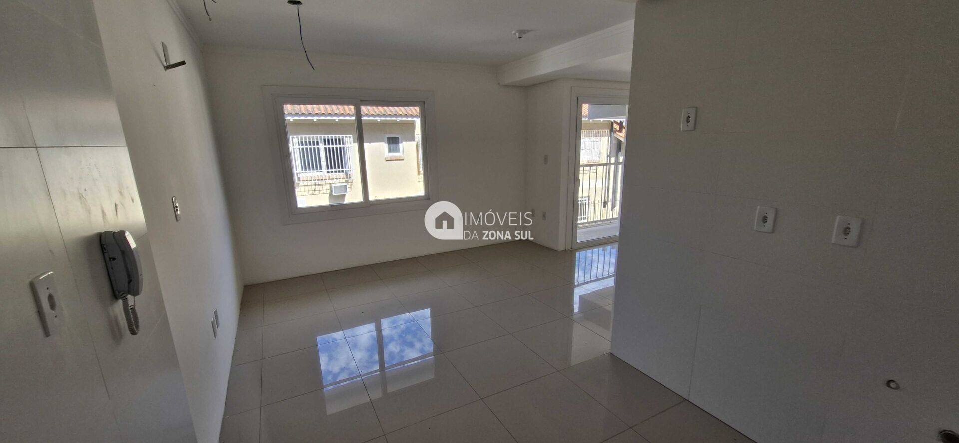 Sobrado para Vender com 1 vaga de garagem com 2 quartos 3 banheiros 1 suíte no bairro Camaquã em Porto Alegre/RS