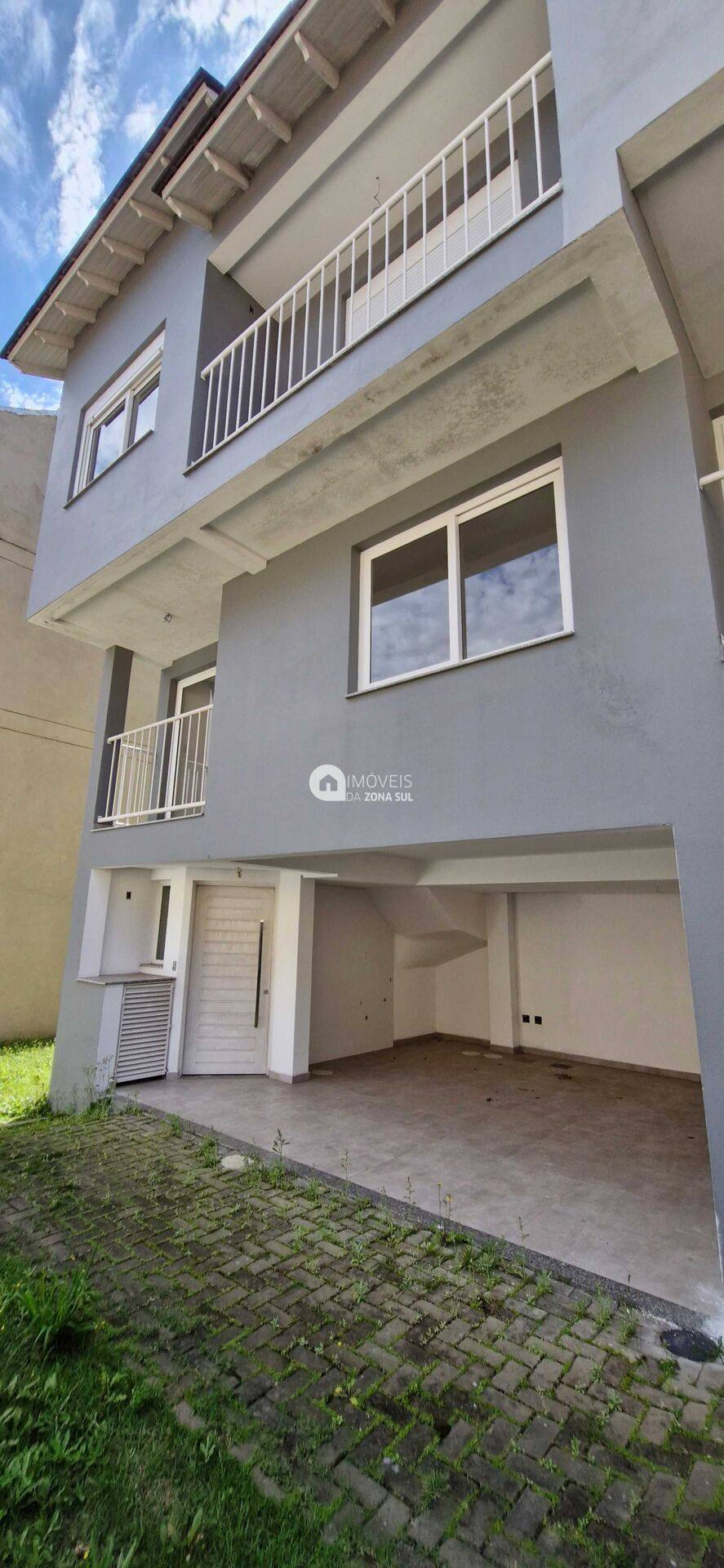 Sobrado para Vender com 1 vaga de garagem com 2 quartos 3 banheiros 1 suíte no bairro Camaquã em Porto Alegre/RS