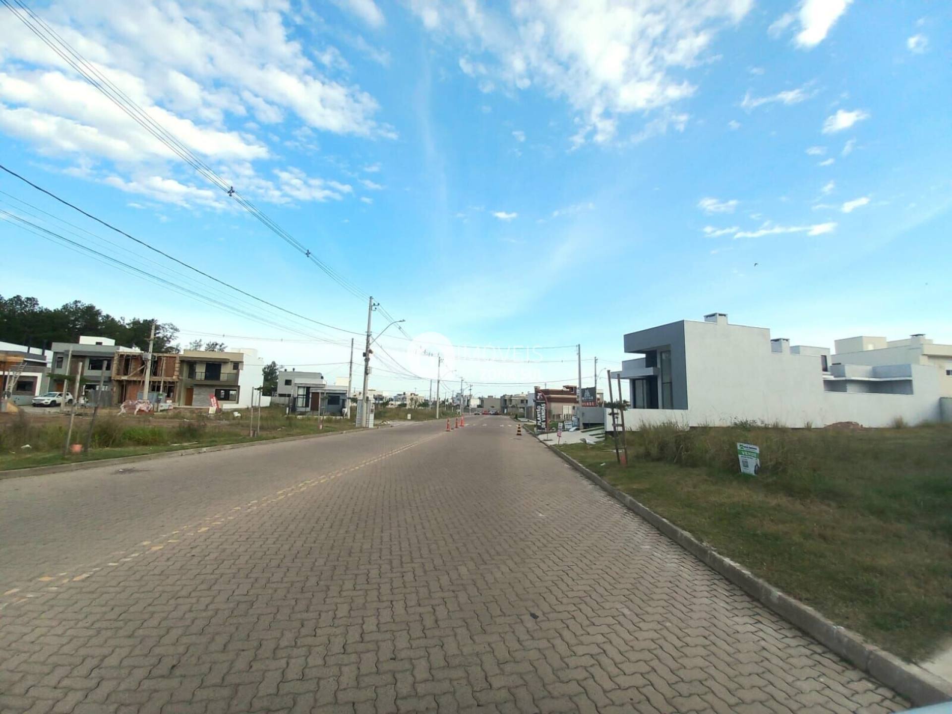 Casa para Vender com 2 vagas de garagem com 3 quartos 3 banheiros 1 suíte no bairro Hípica em Porto Alegre/RS
