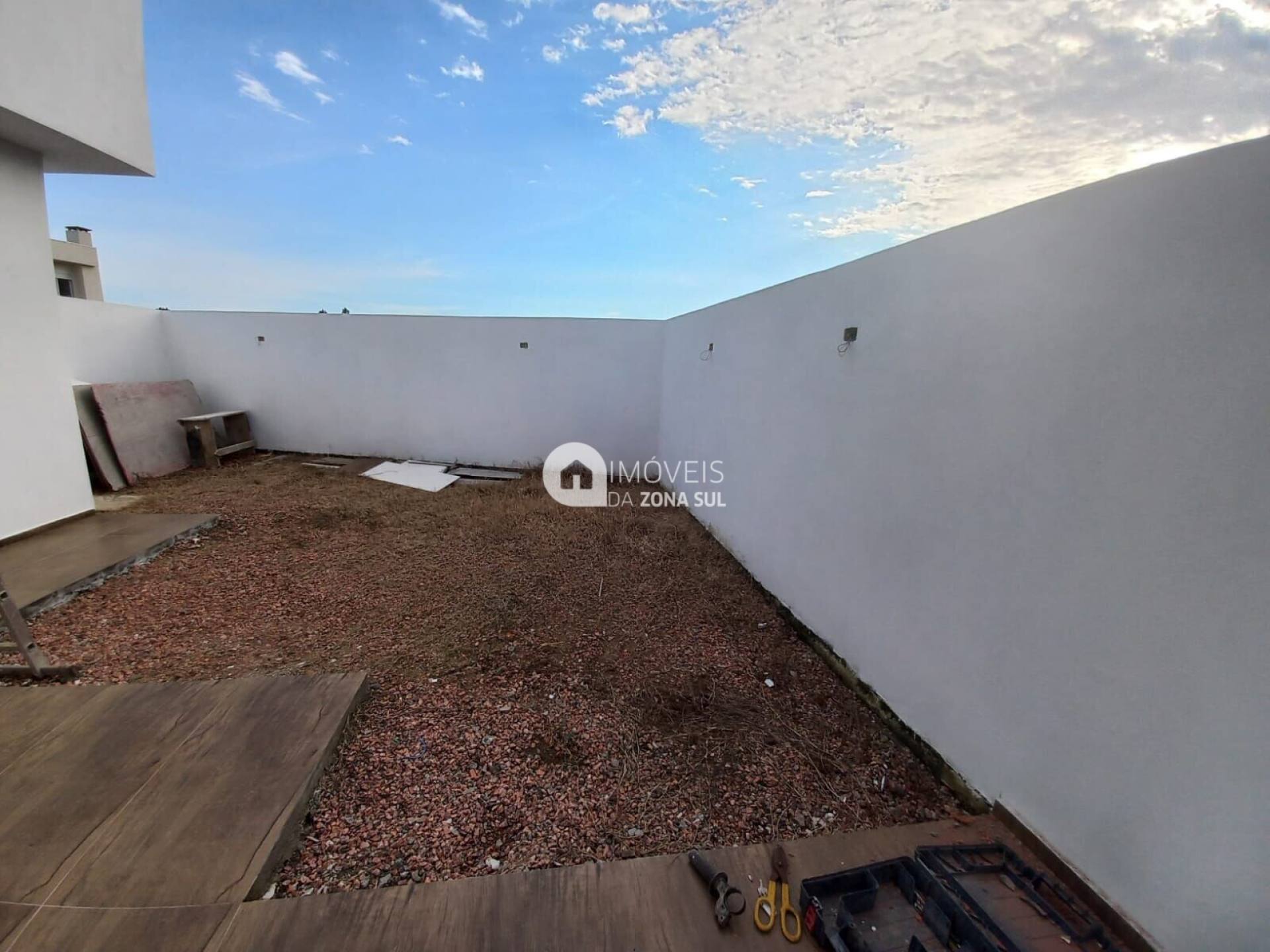 Casa para Vender com 2 vagas de garagem com 3 quartos 3 banheiros 1 suíte no bairro Hípica em Porto Alegre/RS
