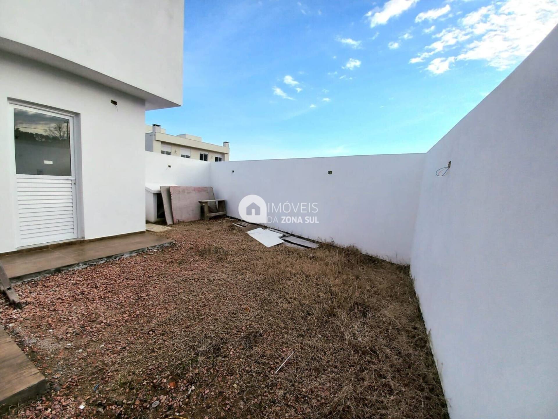 Casa para Vender com 2 vagas de garagem com 3 quartos 3 banheiros 1 suíte no bairro Hípica em Porto Alegre/RS