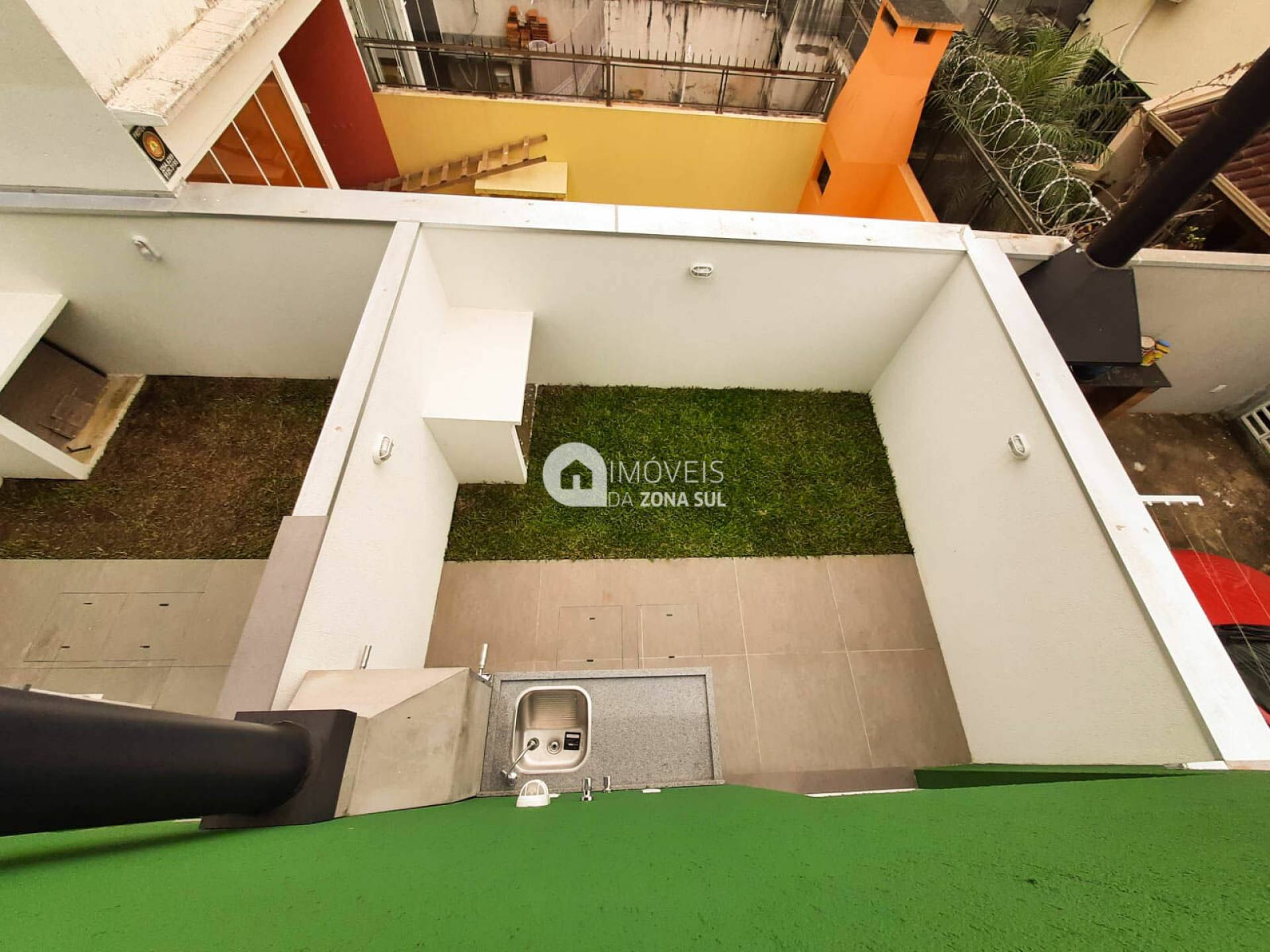 Sobrado com 2 dormitórios e Sótão no Guarujá