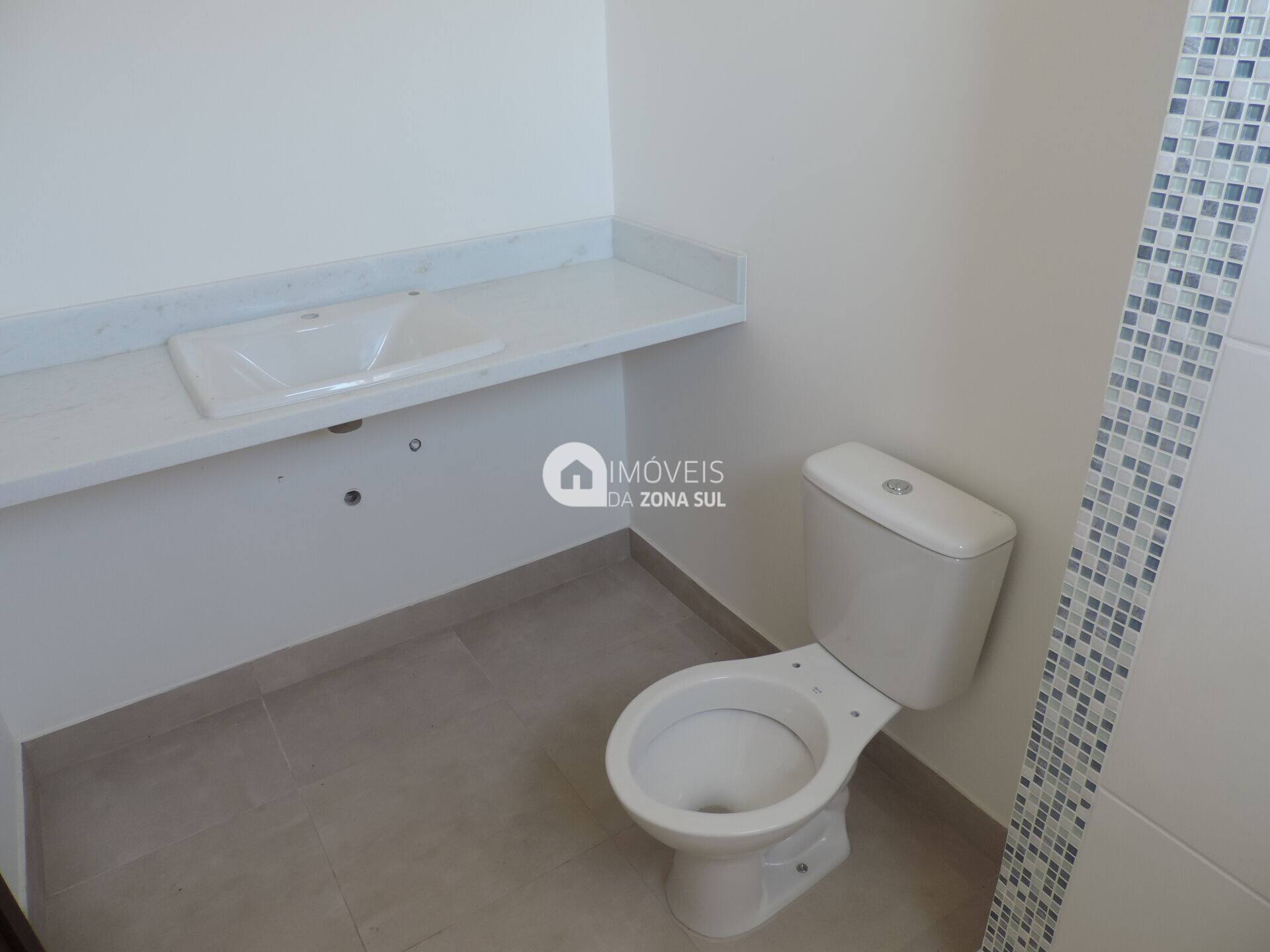 Casa para Vender com 1 vaga de garagem com 3 quartos 2 banheiros 1 suíte no bairro Aberta dos Morros em Porto Alegre/RS