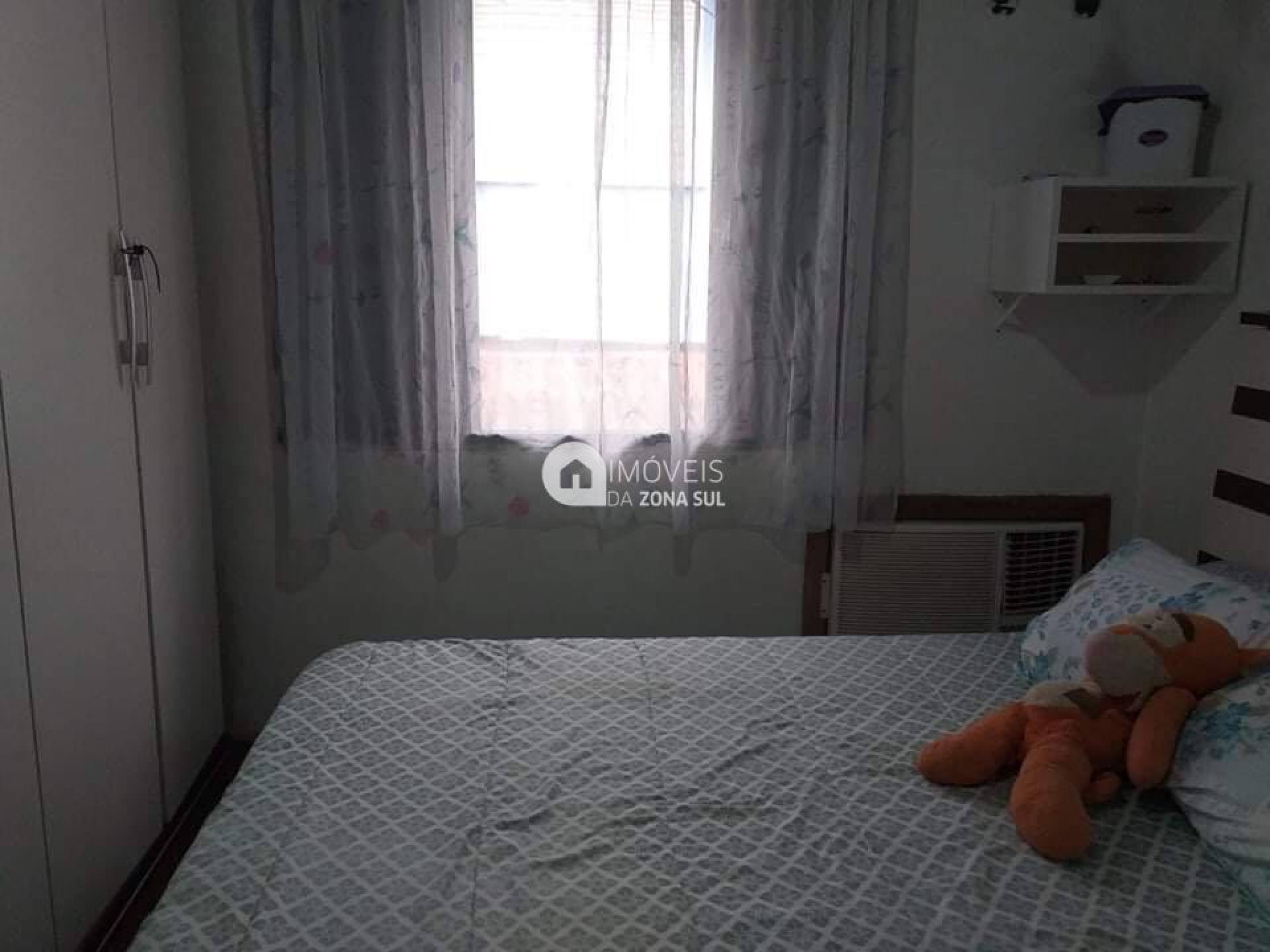 Sobrado para Vender com 1 vaga de garagem com 2 quartos 1 banheiro no bairro Cavalhada em Porto Alegre/RS