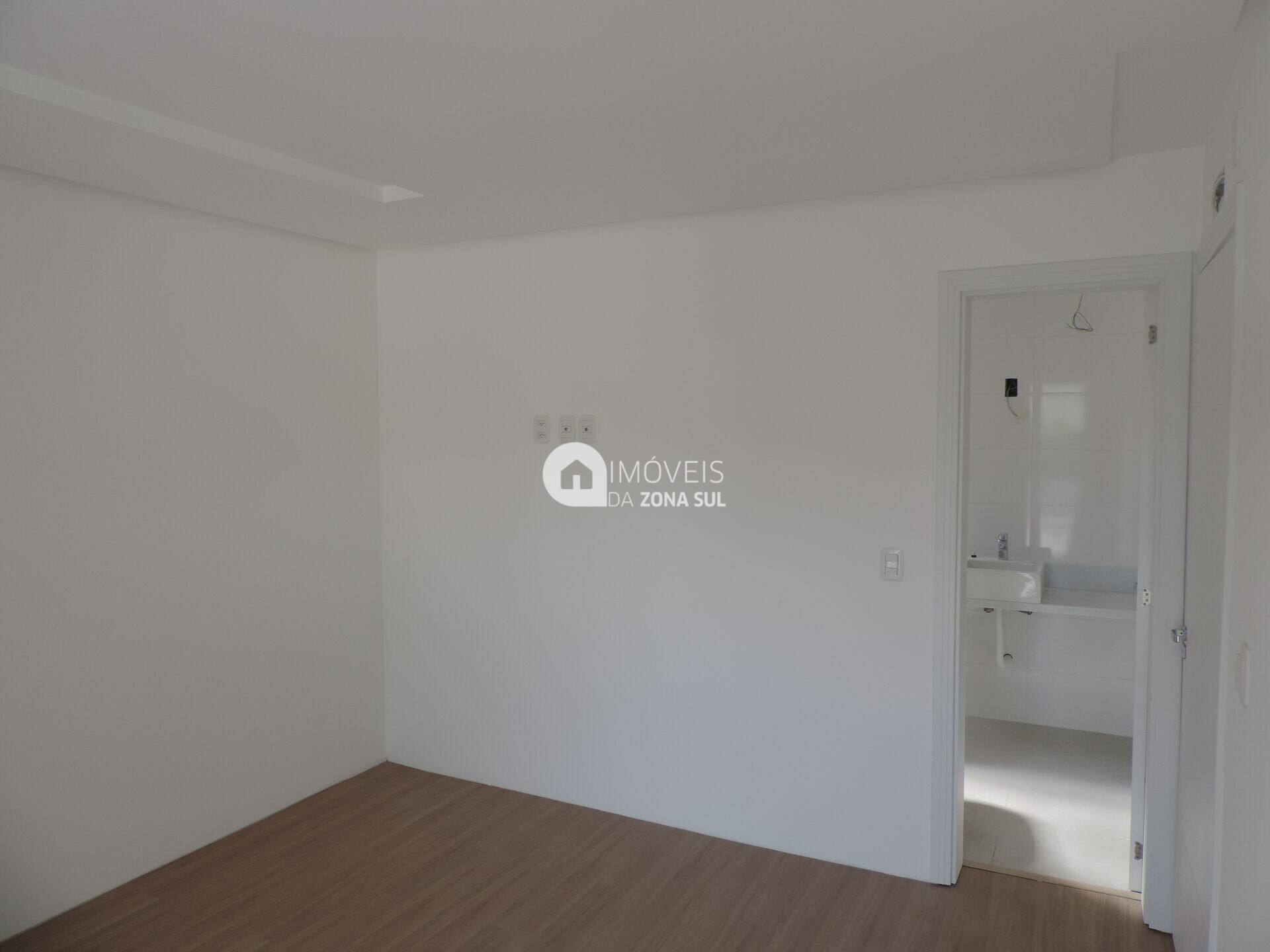 Sobrado para Vender com 3 quartos 3 banheiros 3 suítes no bairro Vila Assunção em Porto Alegre/RS