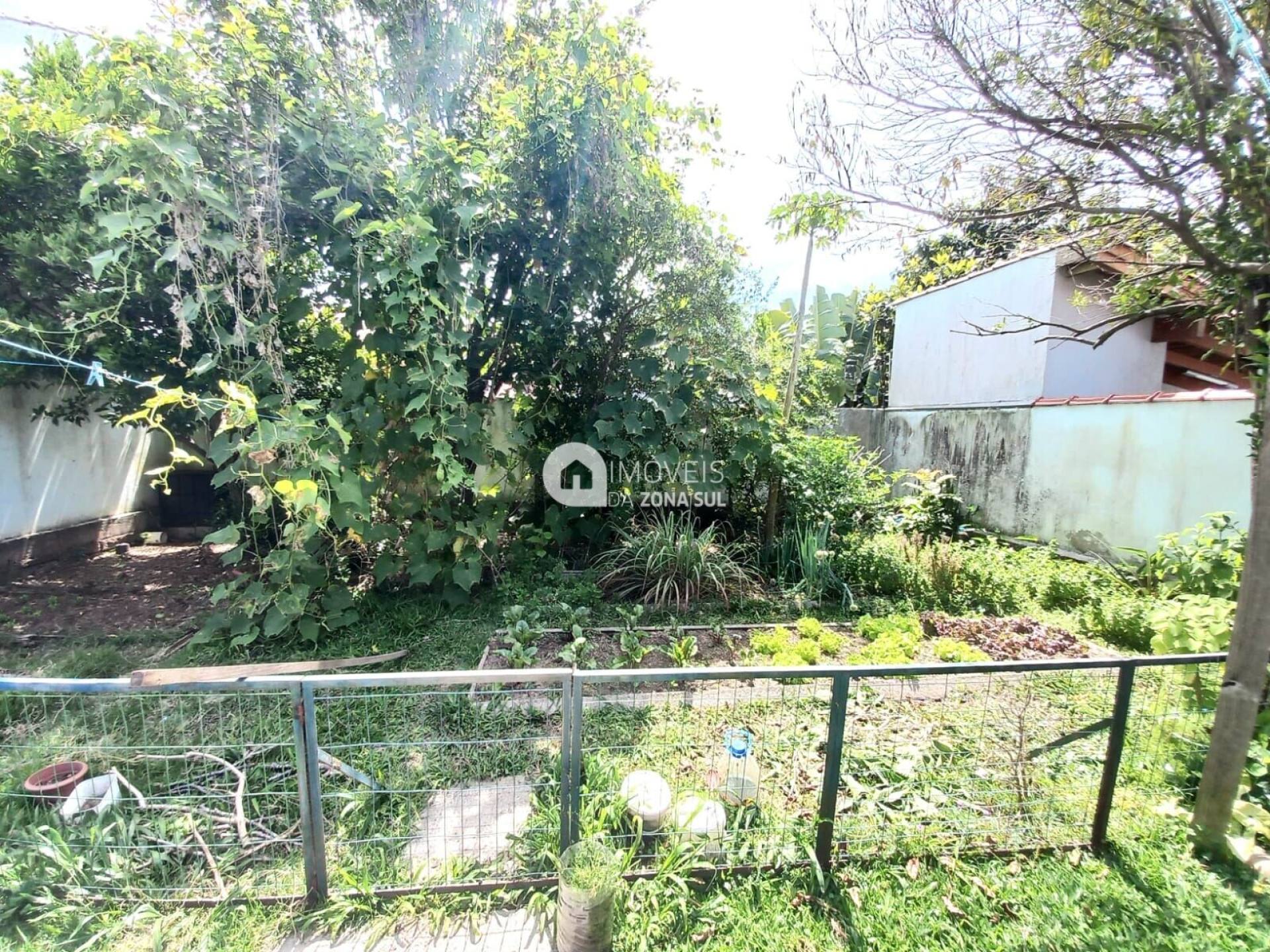 Casa para Vender com 2 vagas de garagem com 4 quartos 4 banheiros 2 suítes no bairro Espírito Santo em Porto Alegre/RS