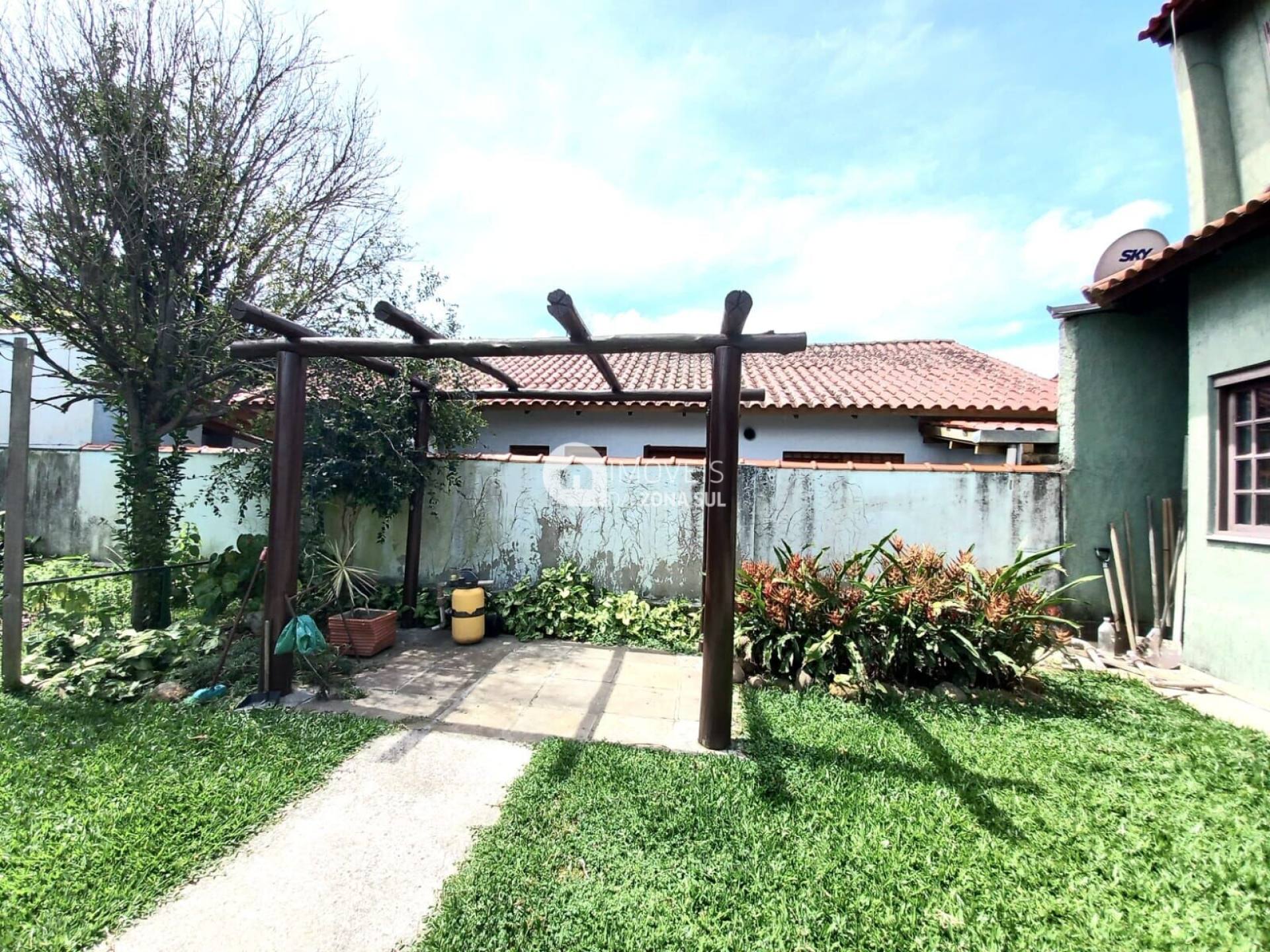 Casa para Vender com 2 vagas de garagem com 4 quartos 4 banheiros 2 suítes no bairro Espírito Santo em Porto Alegre/RS