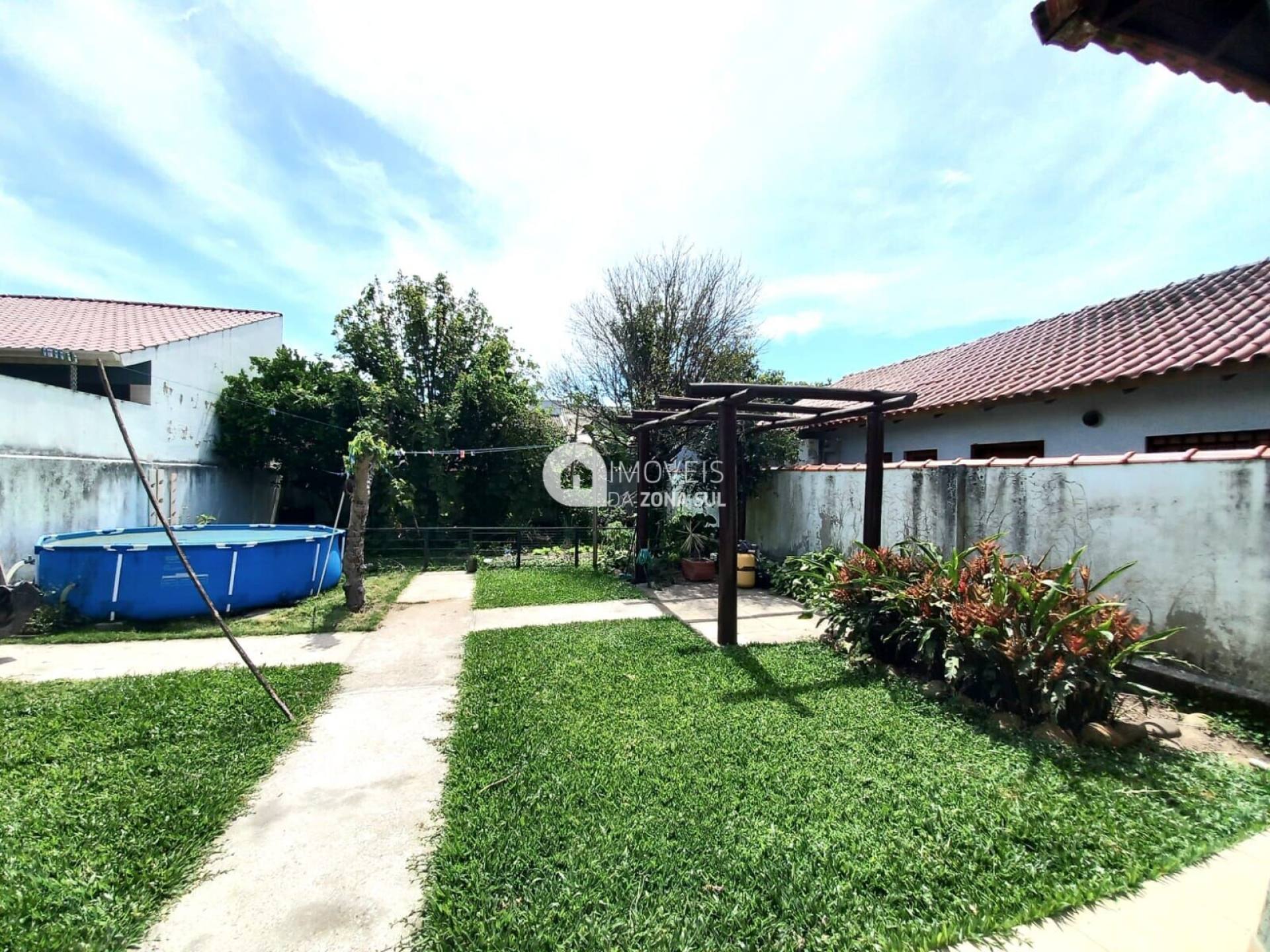 Casa para Vender com 2 vagas de garagem com 4 quartos 4 banheiros 2 suítes no bairro Espírito Santo em Porto Alegre/RS
