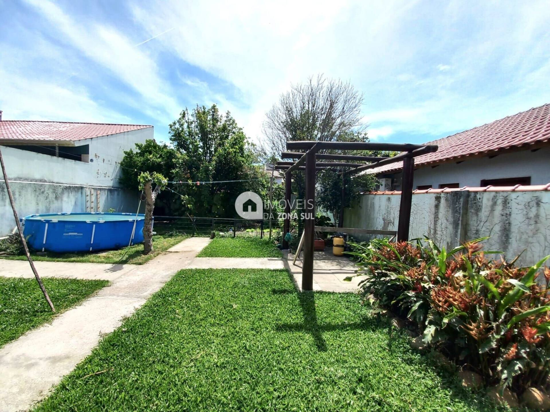 Casa para Vender com 2 vagas de garagem com 4 quartos 4 banheiros 2 suítes no bairro Espírito Santo em Porto Alegre/RS