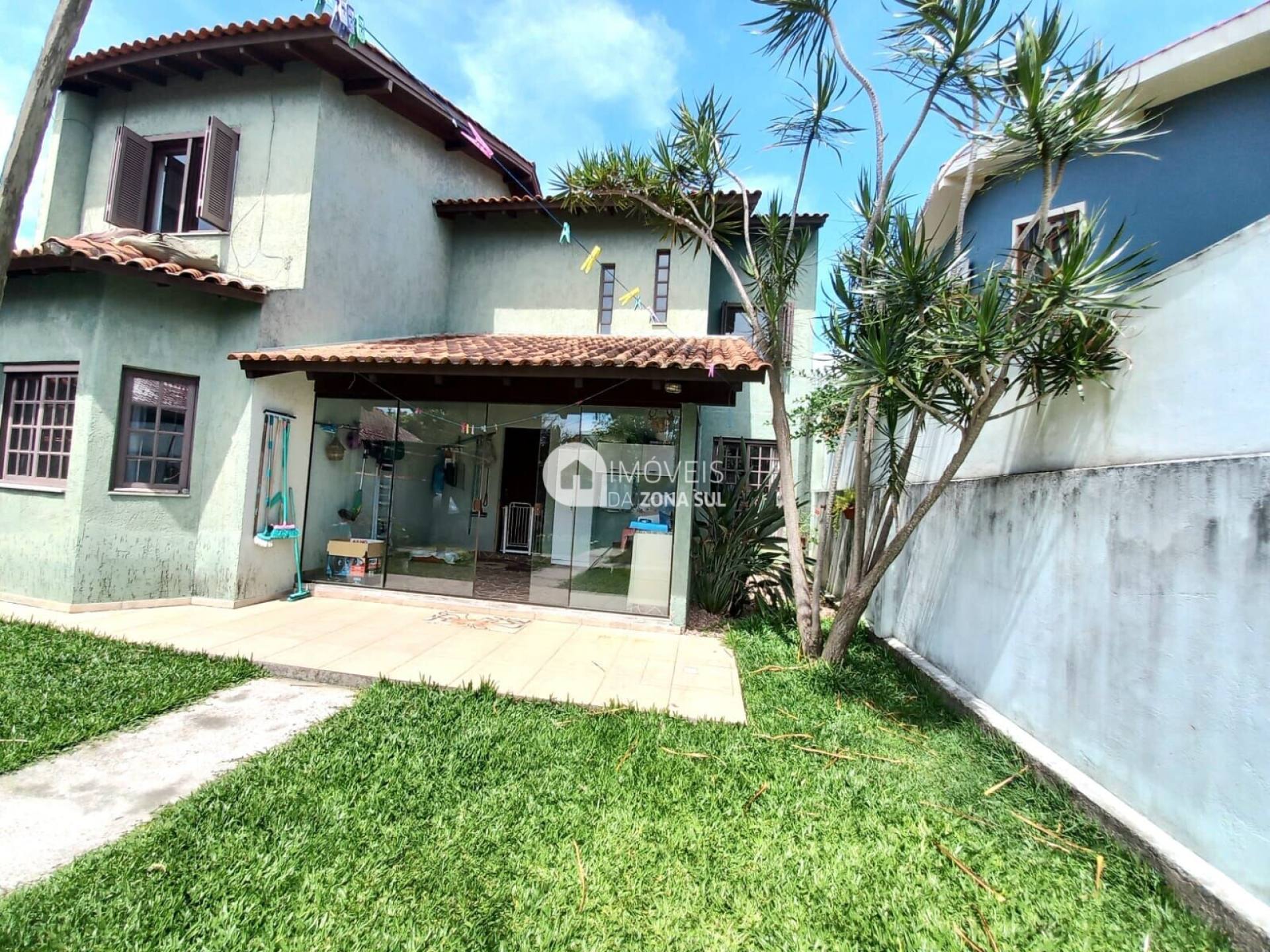 Casa para Vender com 2 vagas de garagem com 4 quartos 4 banheiros 2 suítes no bairro Espírito Santo em Porto Alegre/RS