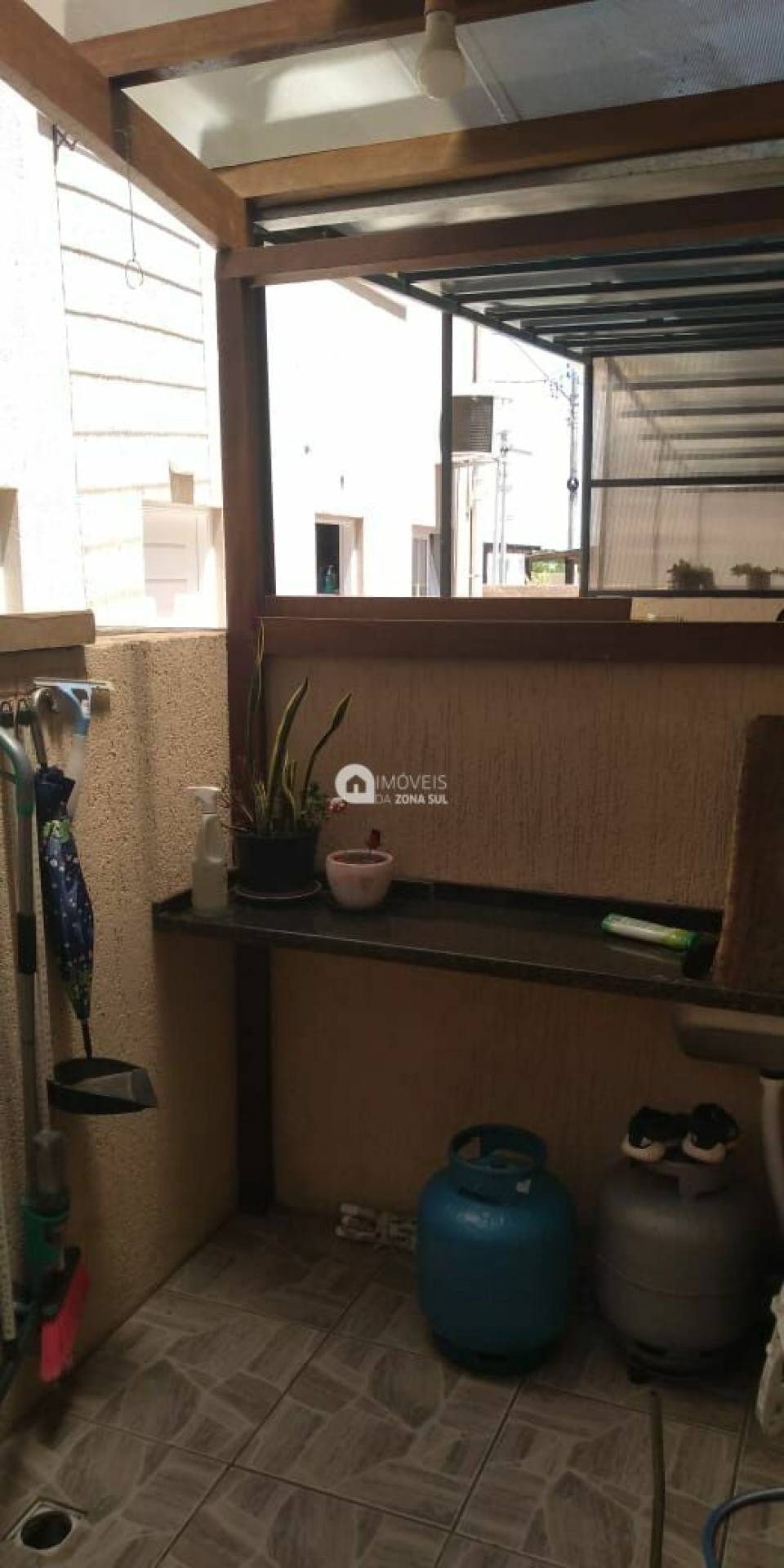 Casa 2 dormitórios em Condomínio na Restinga