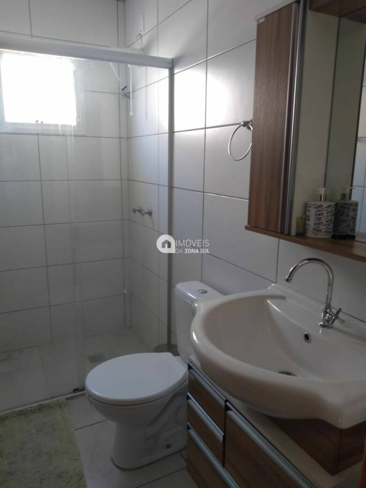 Casa 2 dormitórios em Condomínio na Restinga
