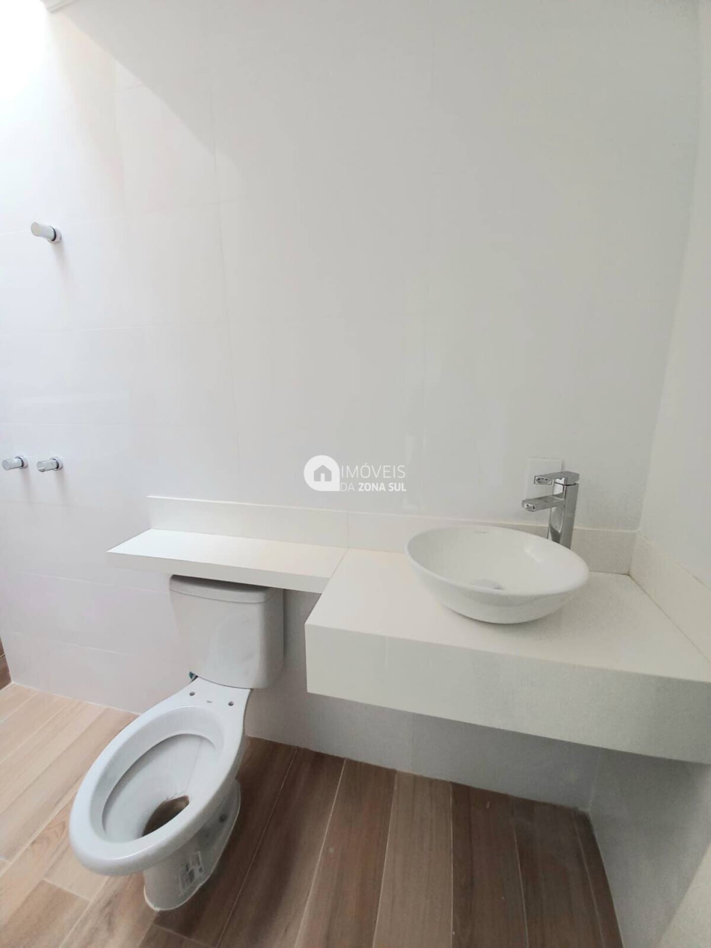 Casa para Vender com 1 vaga de garagem com 2 quartos 2 banheiros 2 suítes no bairro Hípica em Porto Alegre/RS