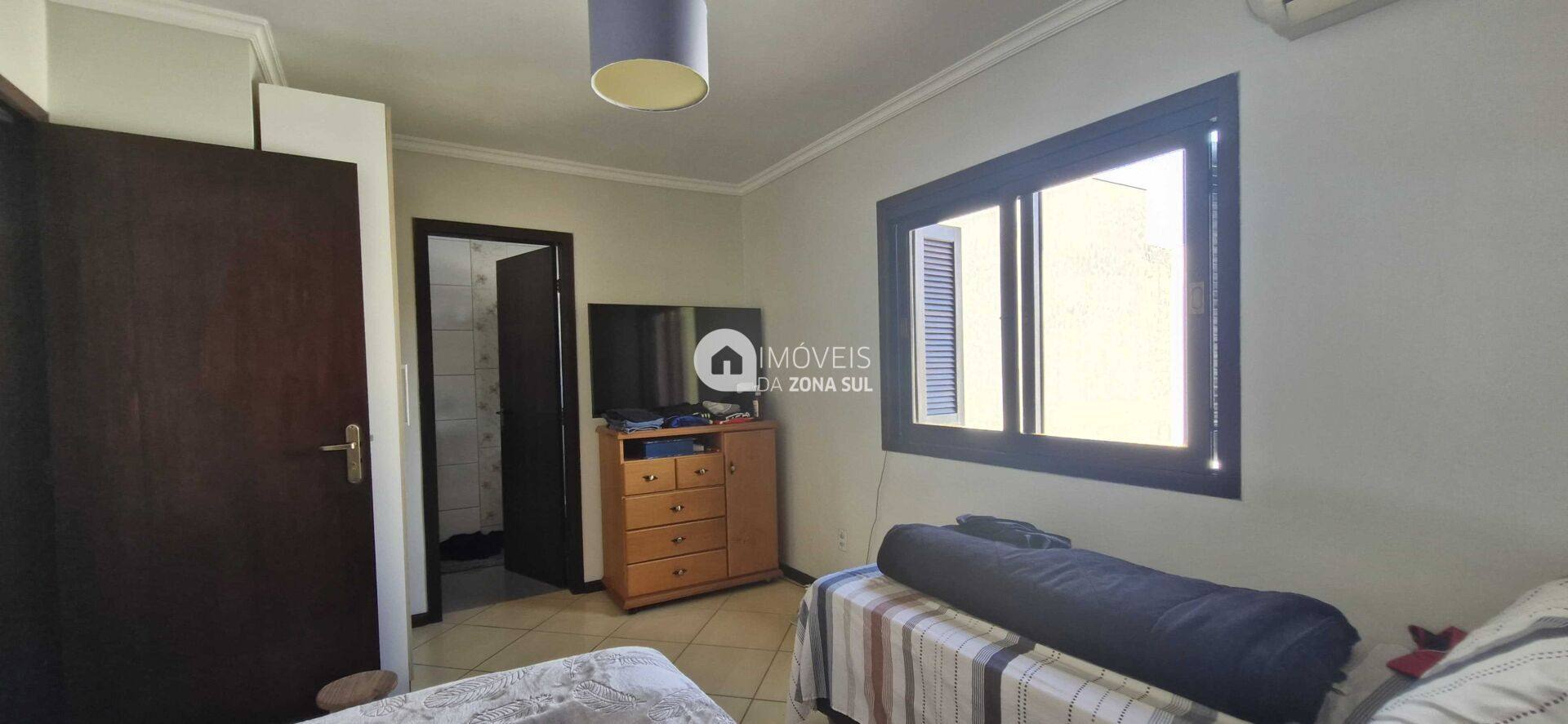 Casa para Vender com 2 vagas de garagem com 2 quartos 2 banheiros 2 suítes no bairro Hípica em Porto Alegre/RS