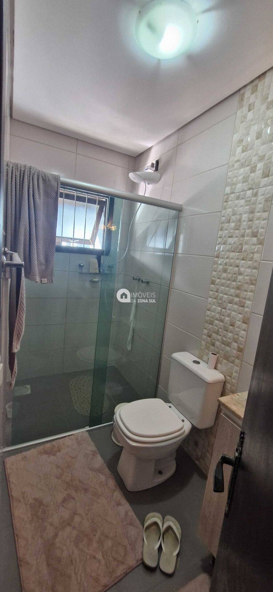 Casa para Vender com 2 vagas de garagem com 2 quartos 2 banheiros 2 suítes no bairro Hípica em Porto Alegre/RS