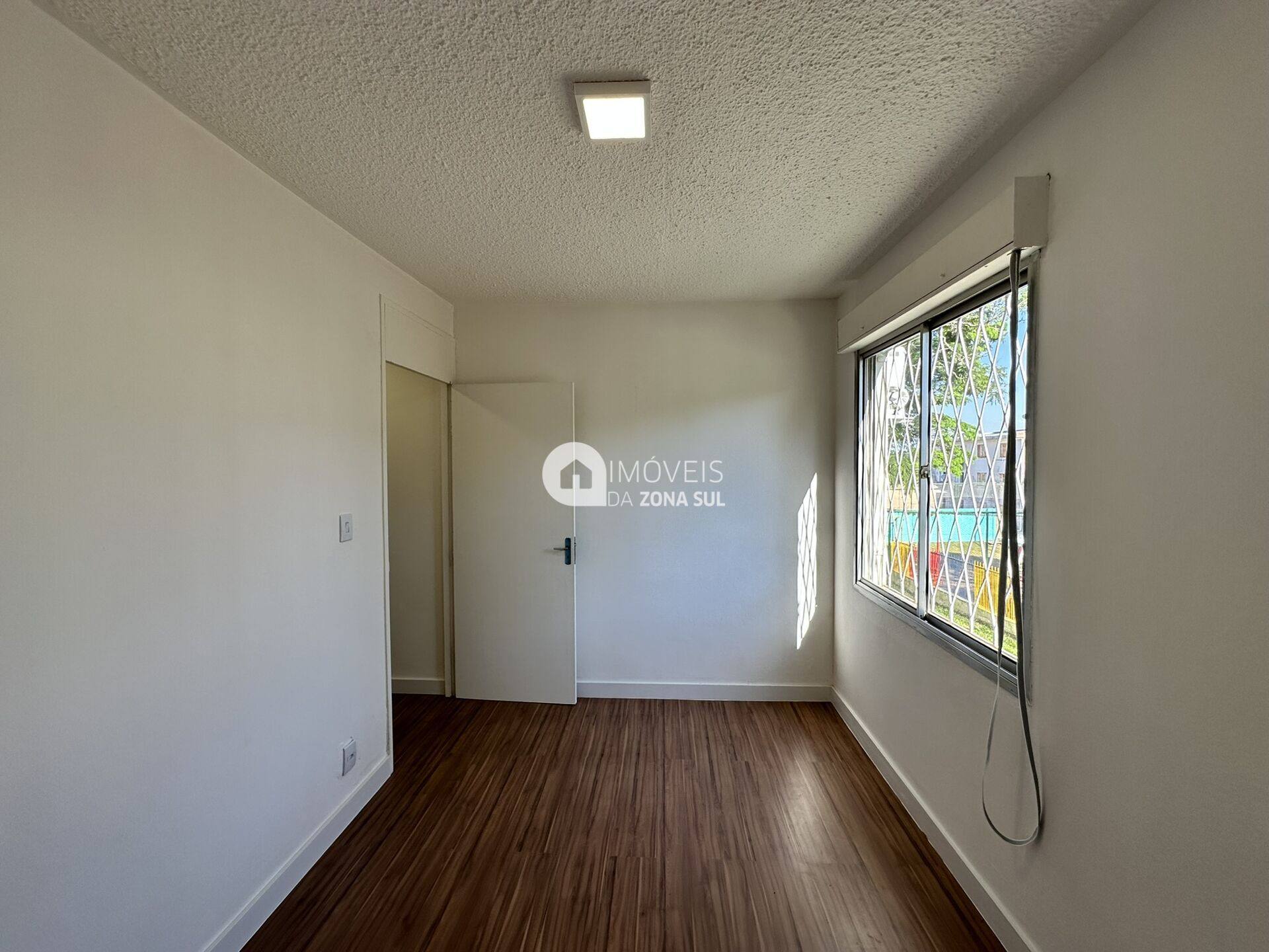 Apartamento para Vender com 1 quarto 1 banheiro no bairro Vila Nova em Porto Alegre/RS
