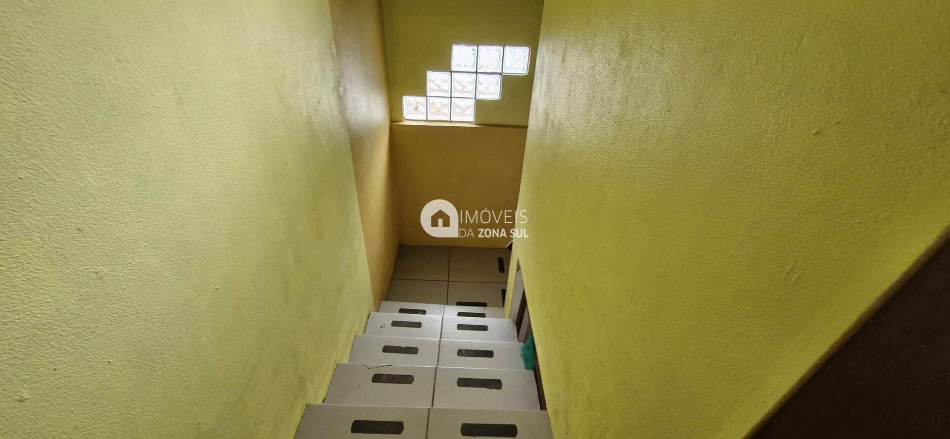 Sobrado para Alugar com 2 vagas de garagem com 1 quarto 1 banheiro 1 suíte no bairro Aberta dos Morros em Porto Alegre/RS