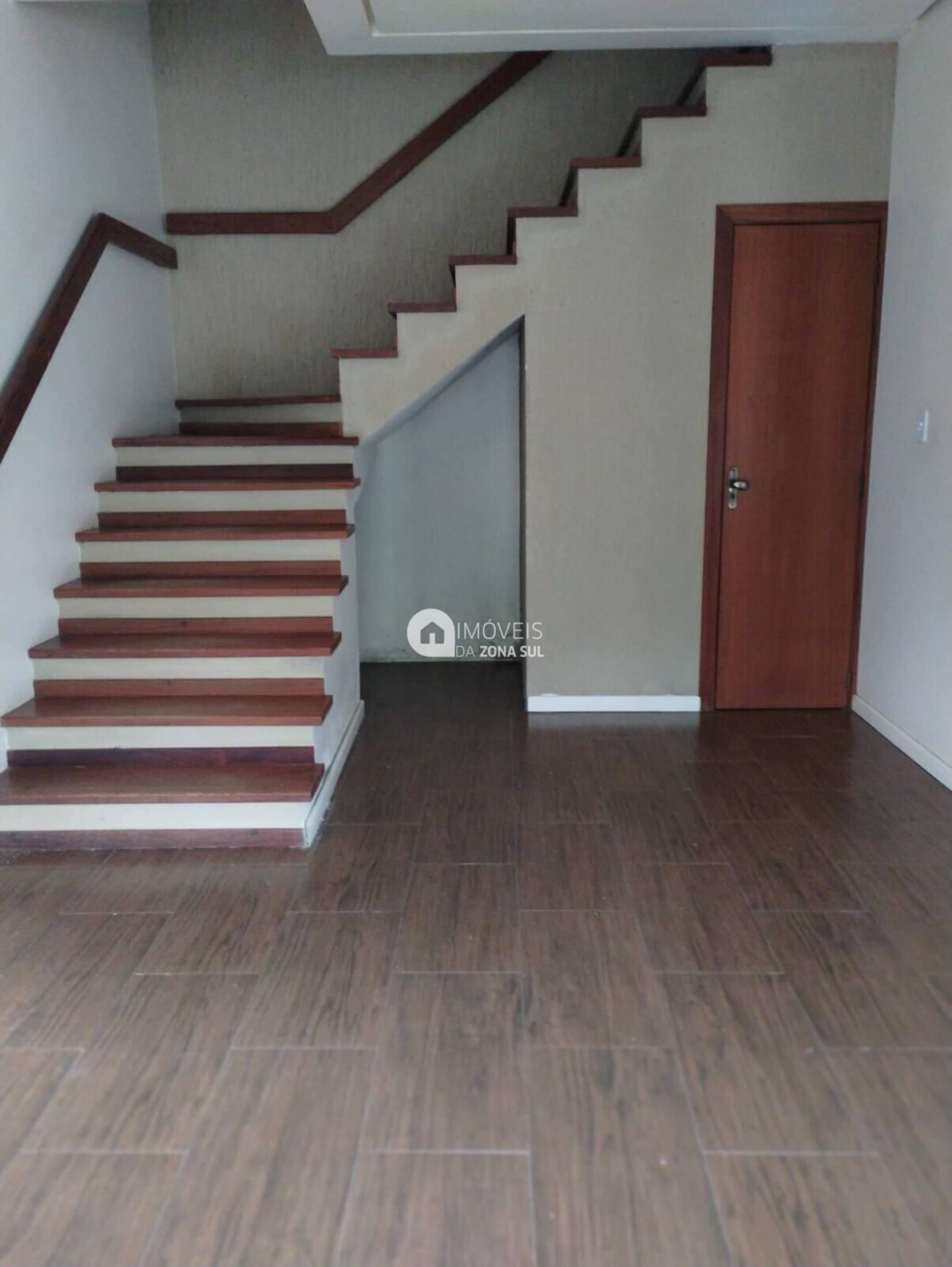 Casa para Vender com 2 vagas de garagem com 3 quartos 3 banheiros 1 suíte no bairro Lageado em Porto Alegre/RS