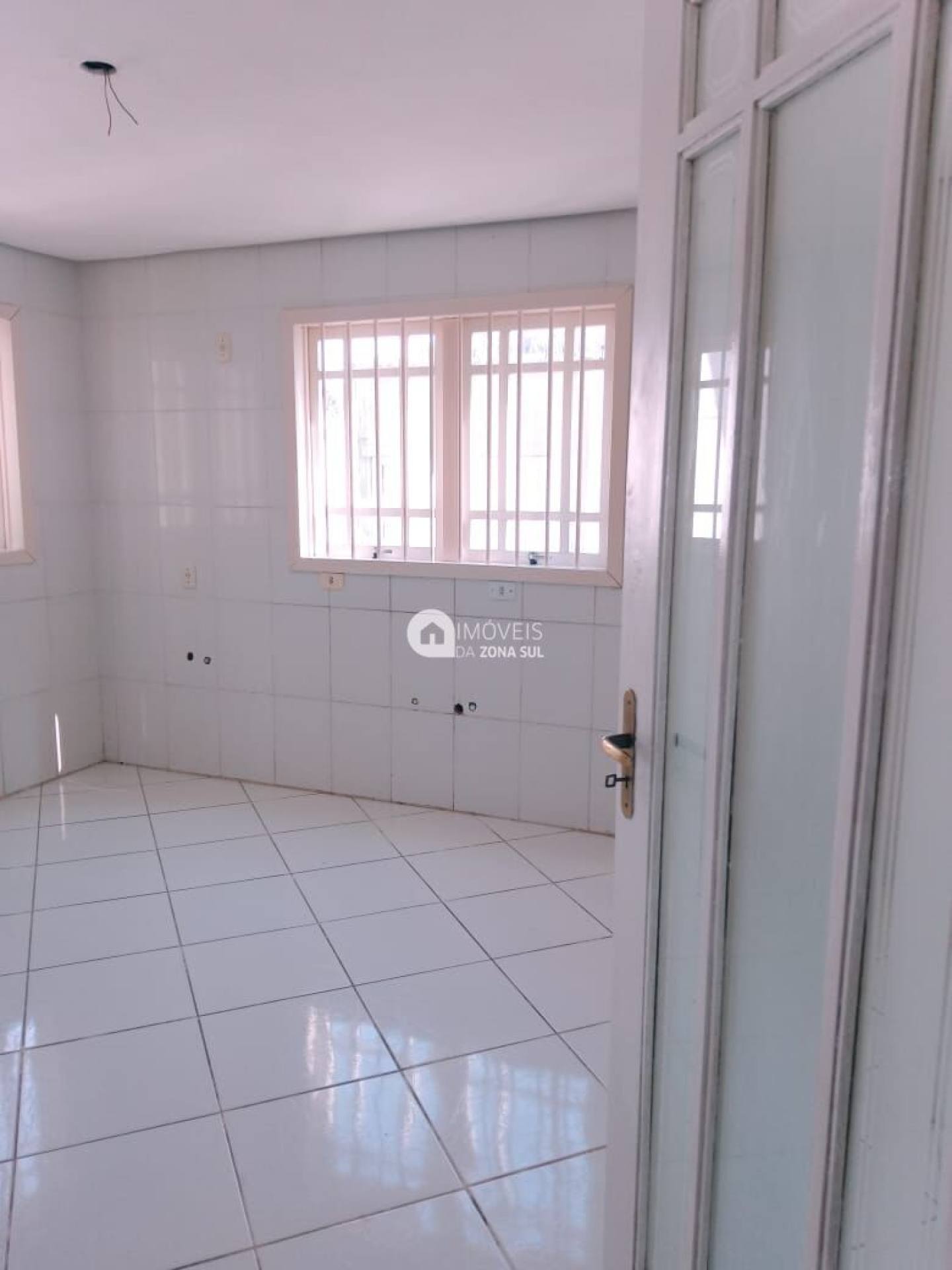Casa para Vender com 2 vagas de garagem com 3 quartos 2 banheiros 1 suíte no bairro Hípica em Porto Alegre/RS