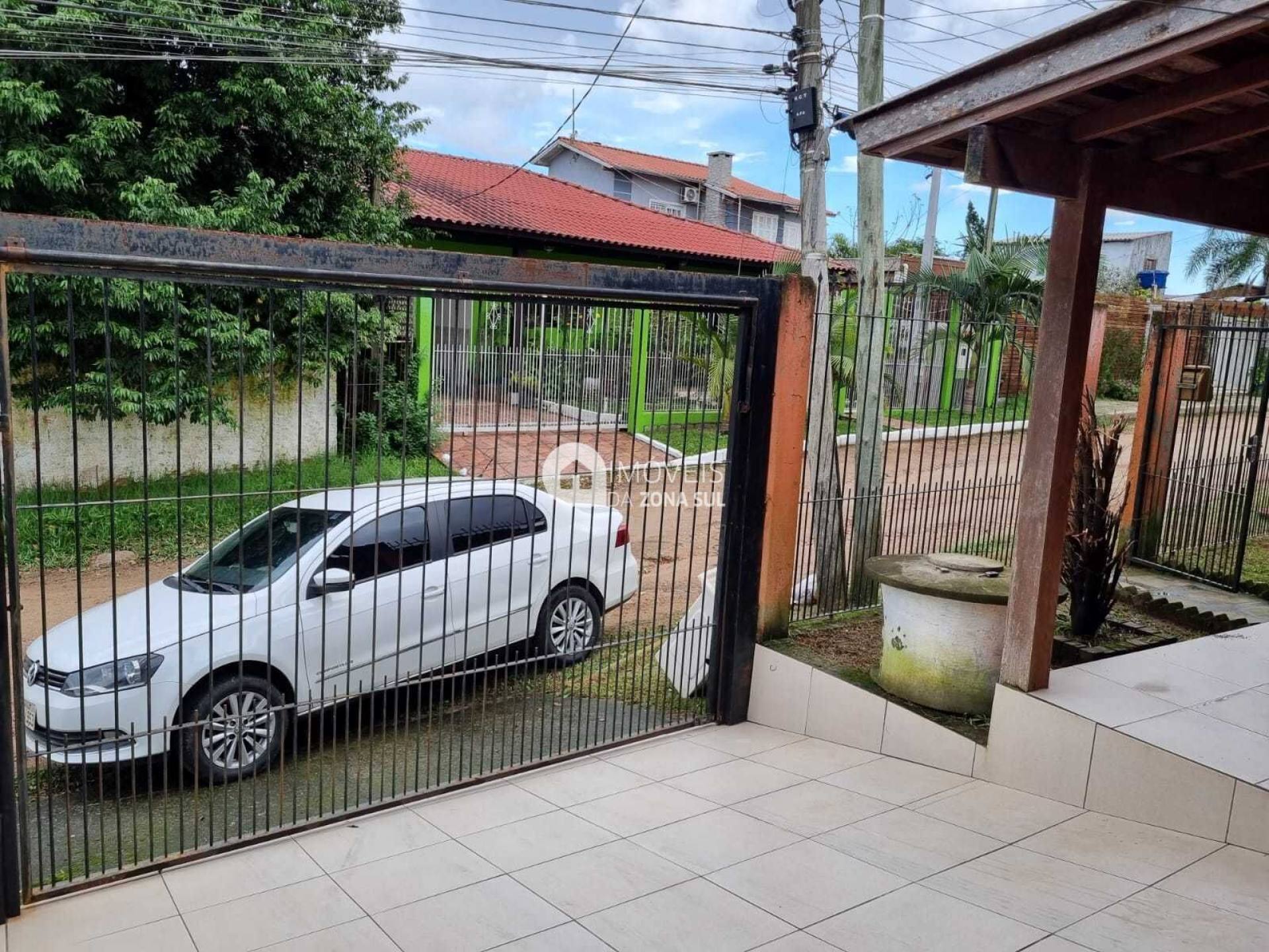 Casa para Vender com 3 vagas de garagem com 4 quartos 3 banheiros 1 suíte no bairro Restinga em Porto Alegre/RS