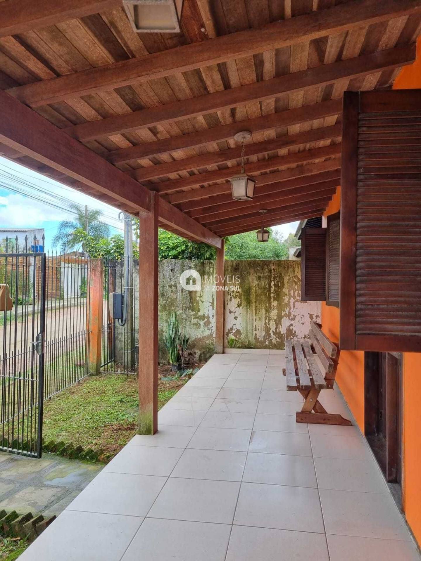 Casa para Vender com 3 vagas de garagem com 4 quartos 3 banheiros 1 suíte no bairro Restinga em Porto Alegre/RS