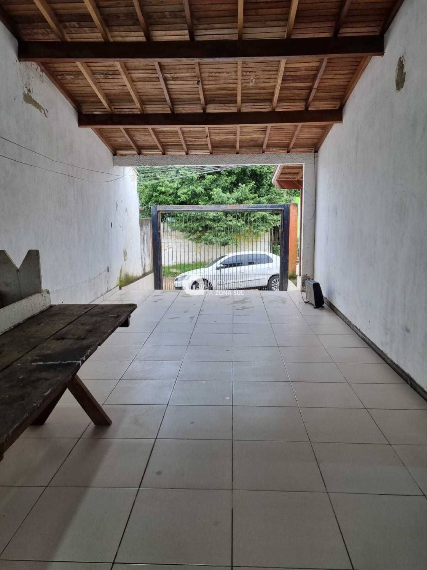 Casa para Vender com 3 vagas de garagem com 4 quartos 3 banheiros 1 suíte no bairro Restinga em Porto Alegre/RS