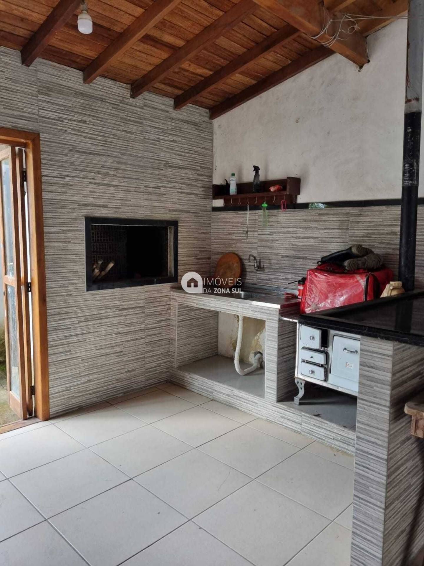 Casa para Vender com 3 vagas de garagem com 4 quartos 3 banheiros 1 suíte no bairro Restinga em Porto Alegre/RS