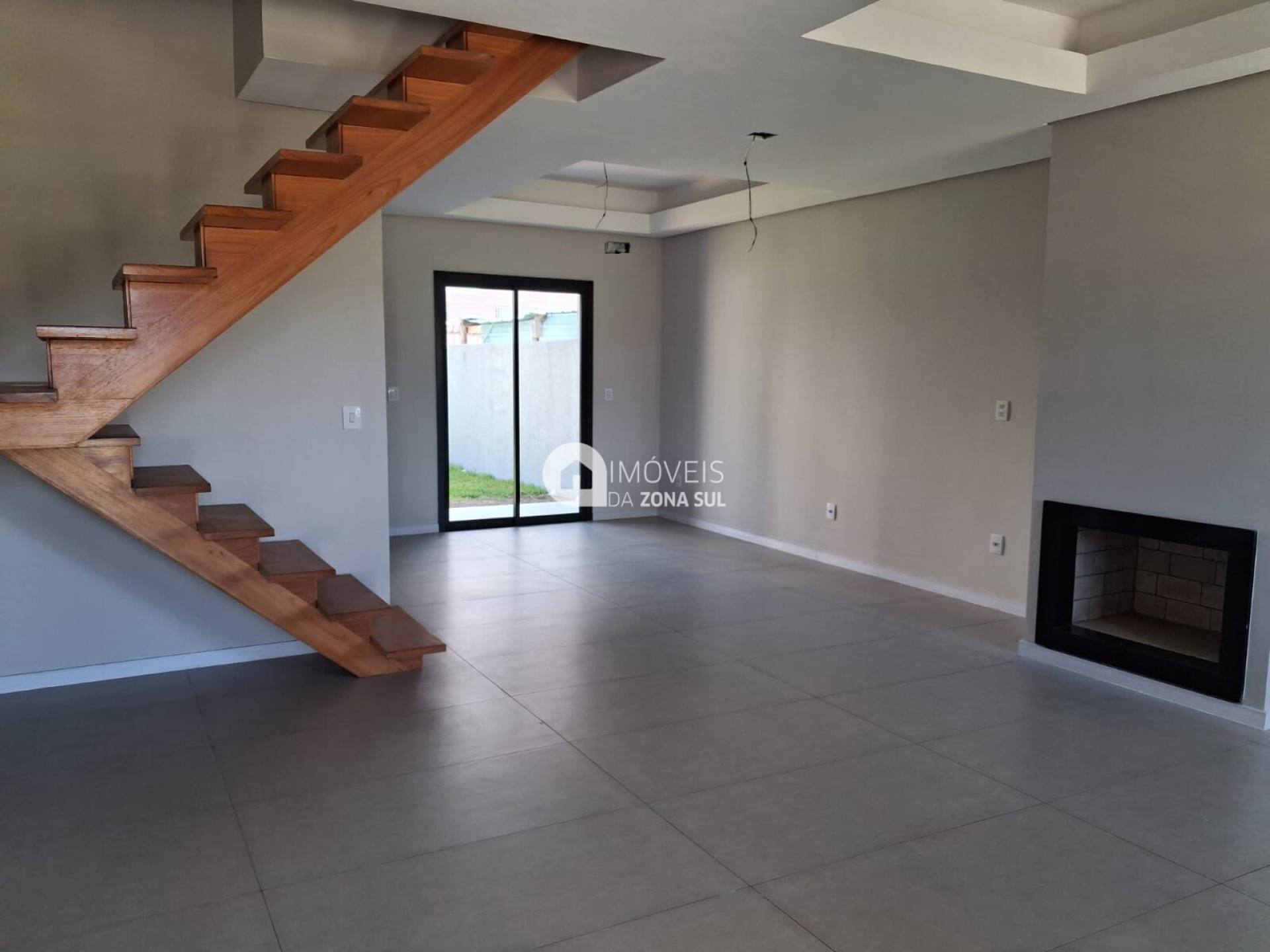 Casa para Vender com 2 vagas de garagem com 3 quartos 3 banheiros 1 suíte no bairro Hípica em Porto Alegre/RS