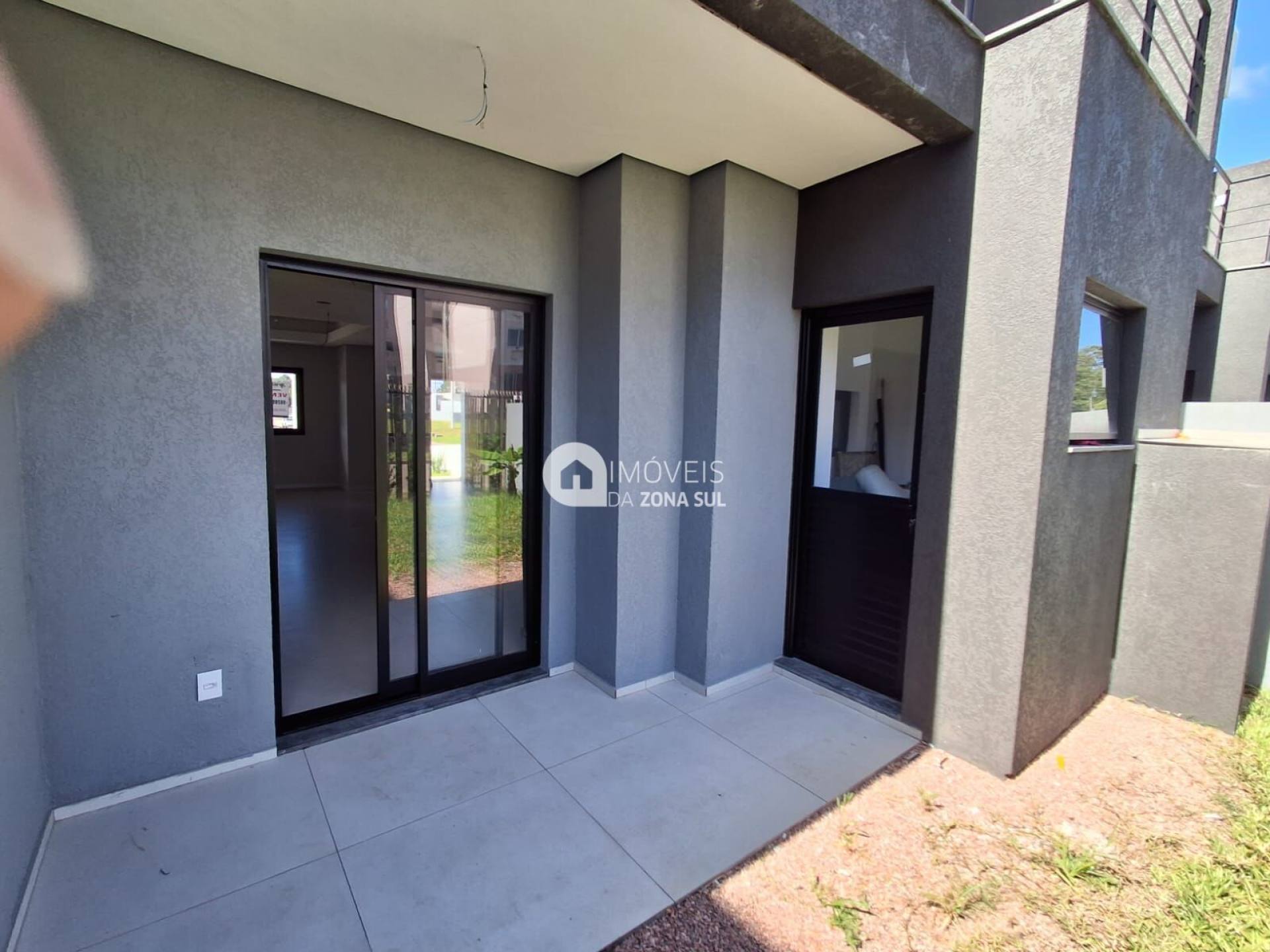 Casa para Vender com 2 vagas de garagem com 3 quartos 3 banheiros 1 suíte no bairro Hípica em Porto Alegre/RS