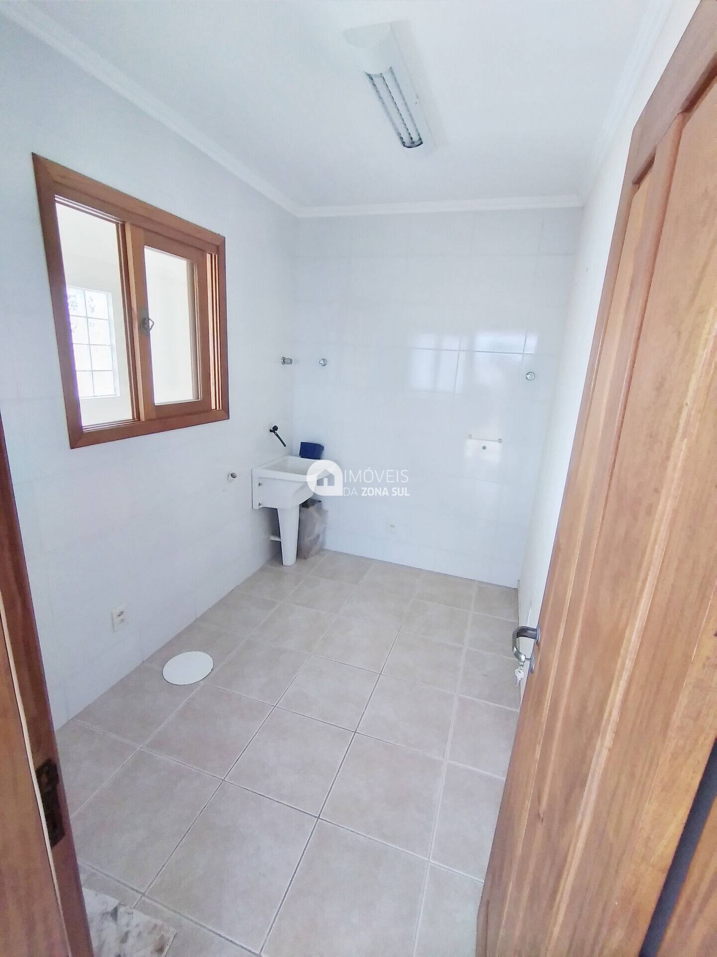 Prédio para Vender com 2 banheiros no bairro Belém Novo em Porto Alegre/RS