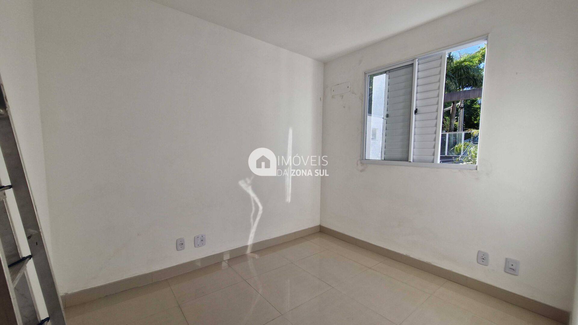 Apartamento para Vender com 1 vaga de garagem com 2 quartos 1 banheiro no bairro Vila Nova em Porto Alegre/RS