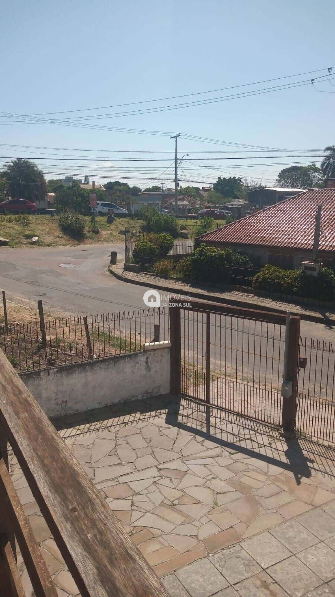 Casa para Vender com 2 vagas de garagem com 3 quartos 3 banheiros 1 suíte no bairro Vila Nova em Porto Alegre/RS
