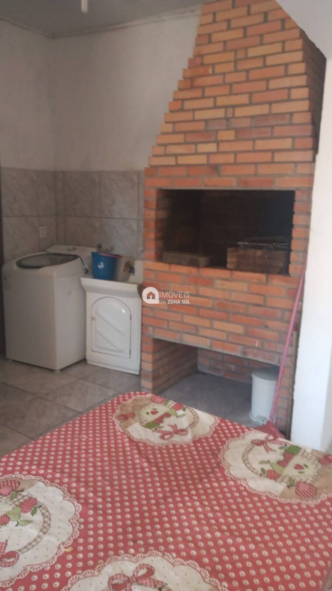 Casa para Vender com 2 vagas de garagem com 3 quartos 3 banheiros 1 suíte no bairro Vila Nova em Porto Alegre/RS
