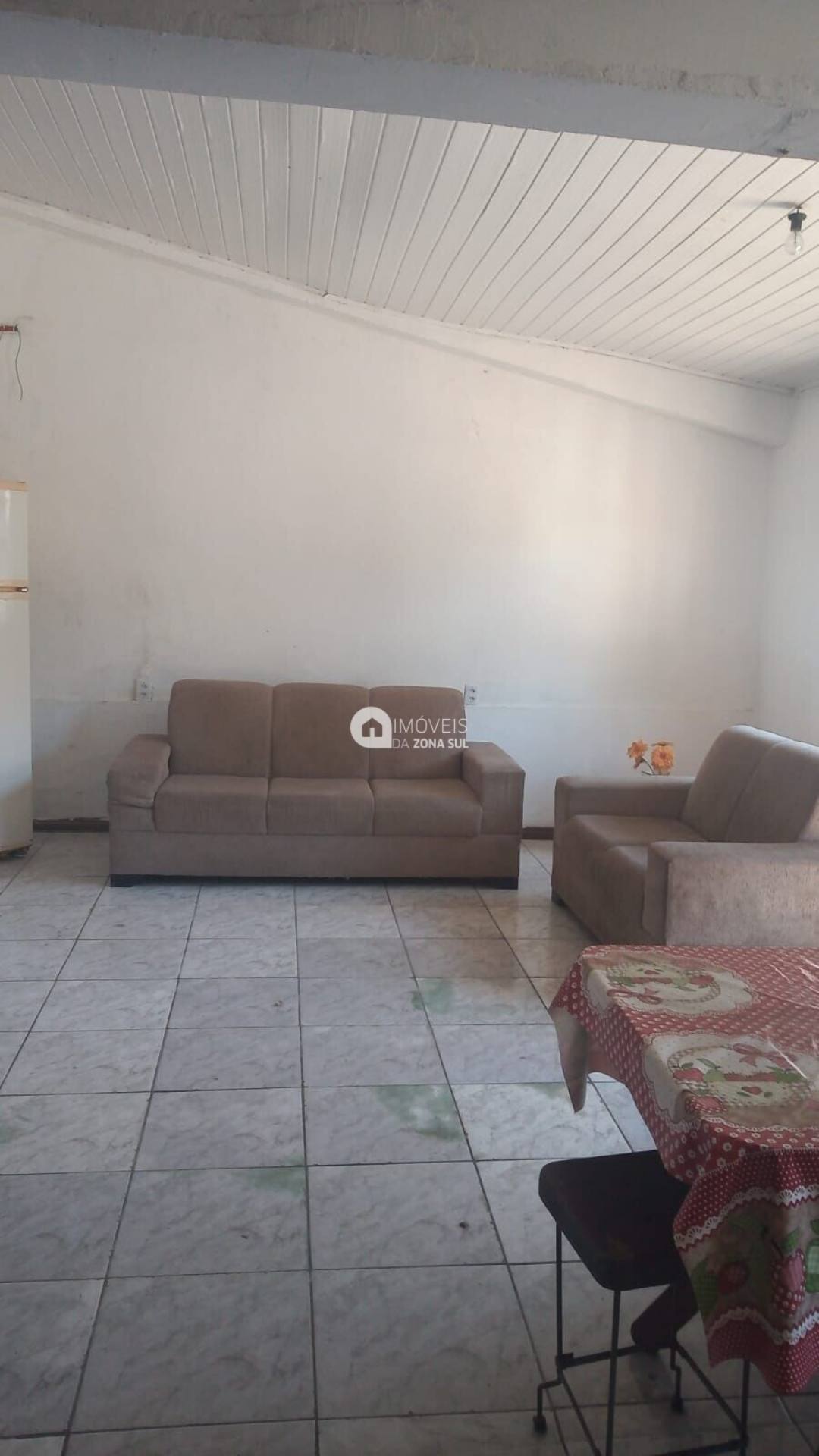 Casa para Vender com 2 vagas de garagem com 3 quartos 3 banheiros 1 suíte no bairro Vila Nova em Porto Alegre/RS