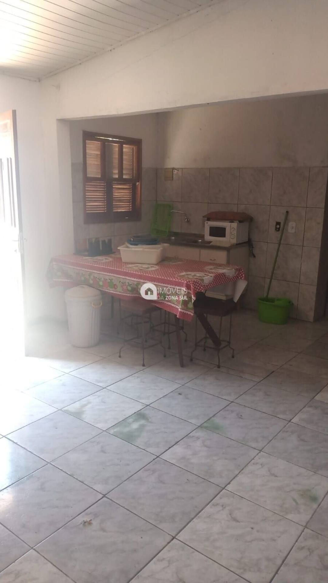 Casa para Vender com 2 vagas de garagem com 3 quartos 3 banheiros 1 suíte no bairro Vila Nova em Porto Alegre/RS