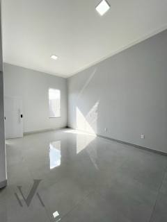 Casa moderna com três dormitórios e uma suíte