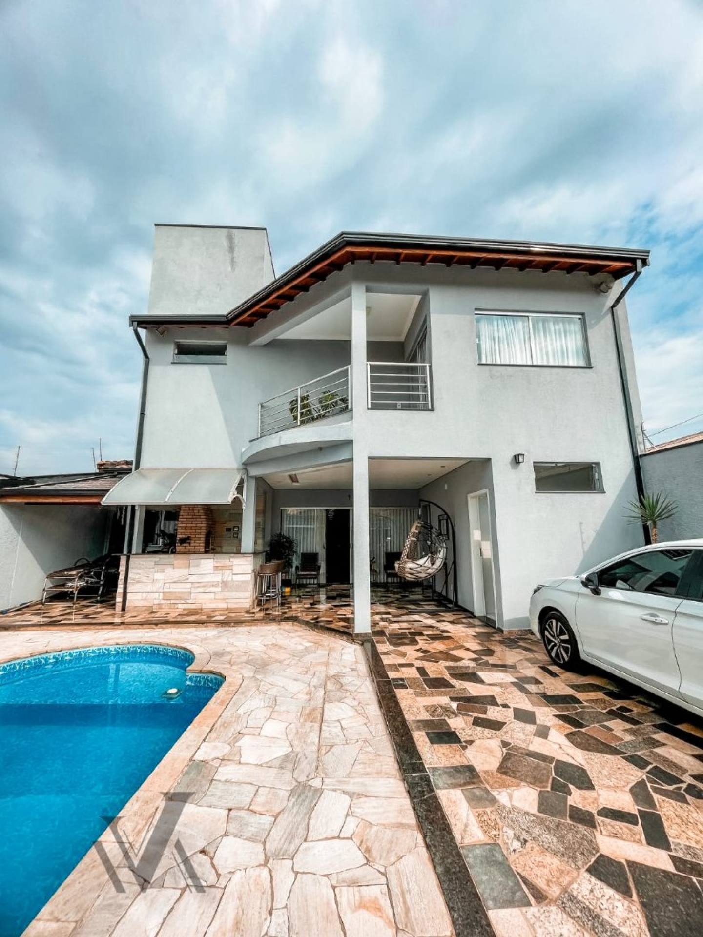 Sobrado com três dormitórios com lazer completo!