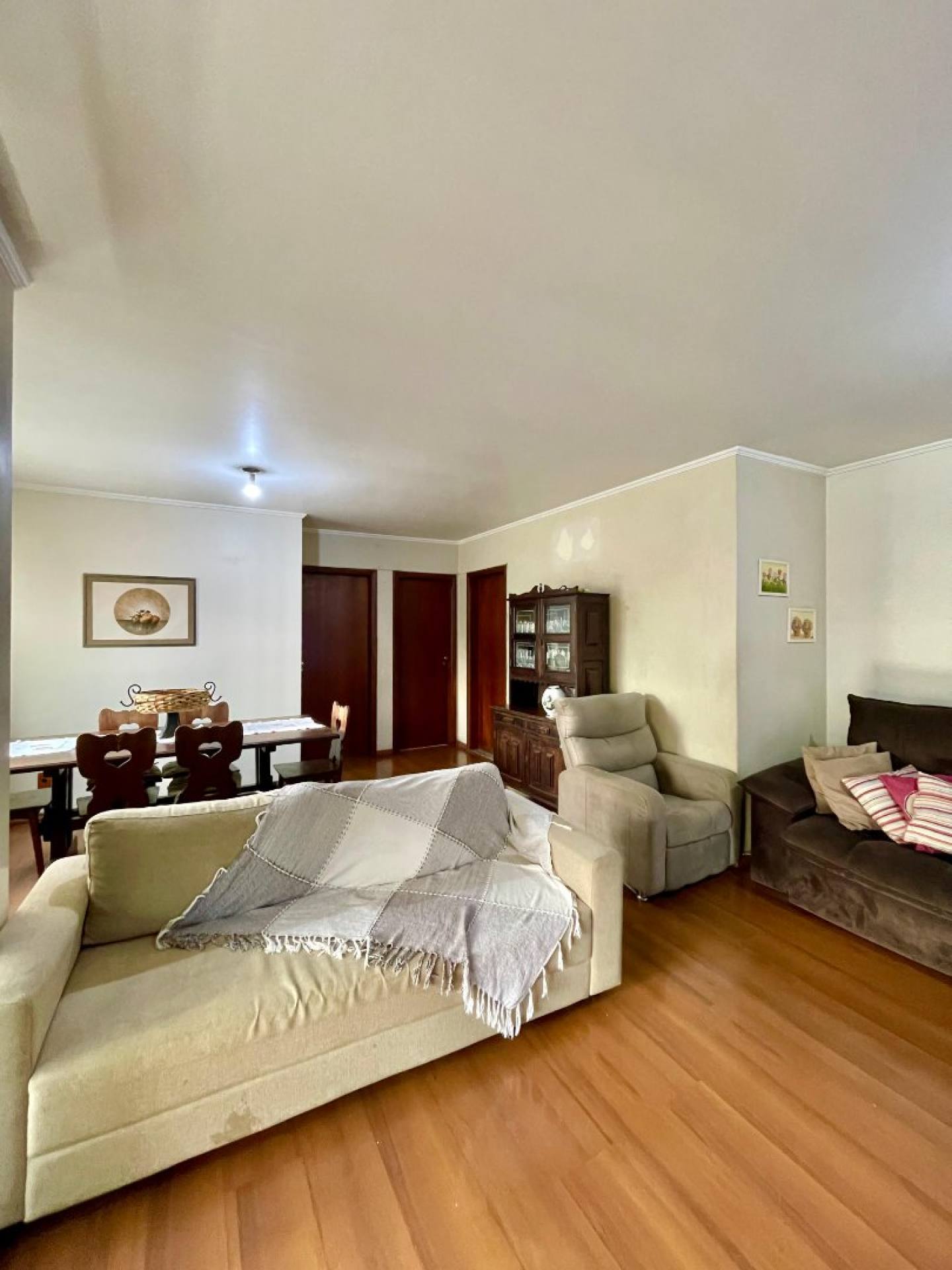 Apartamento no centro com três dormitórios sendo um suíte