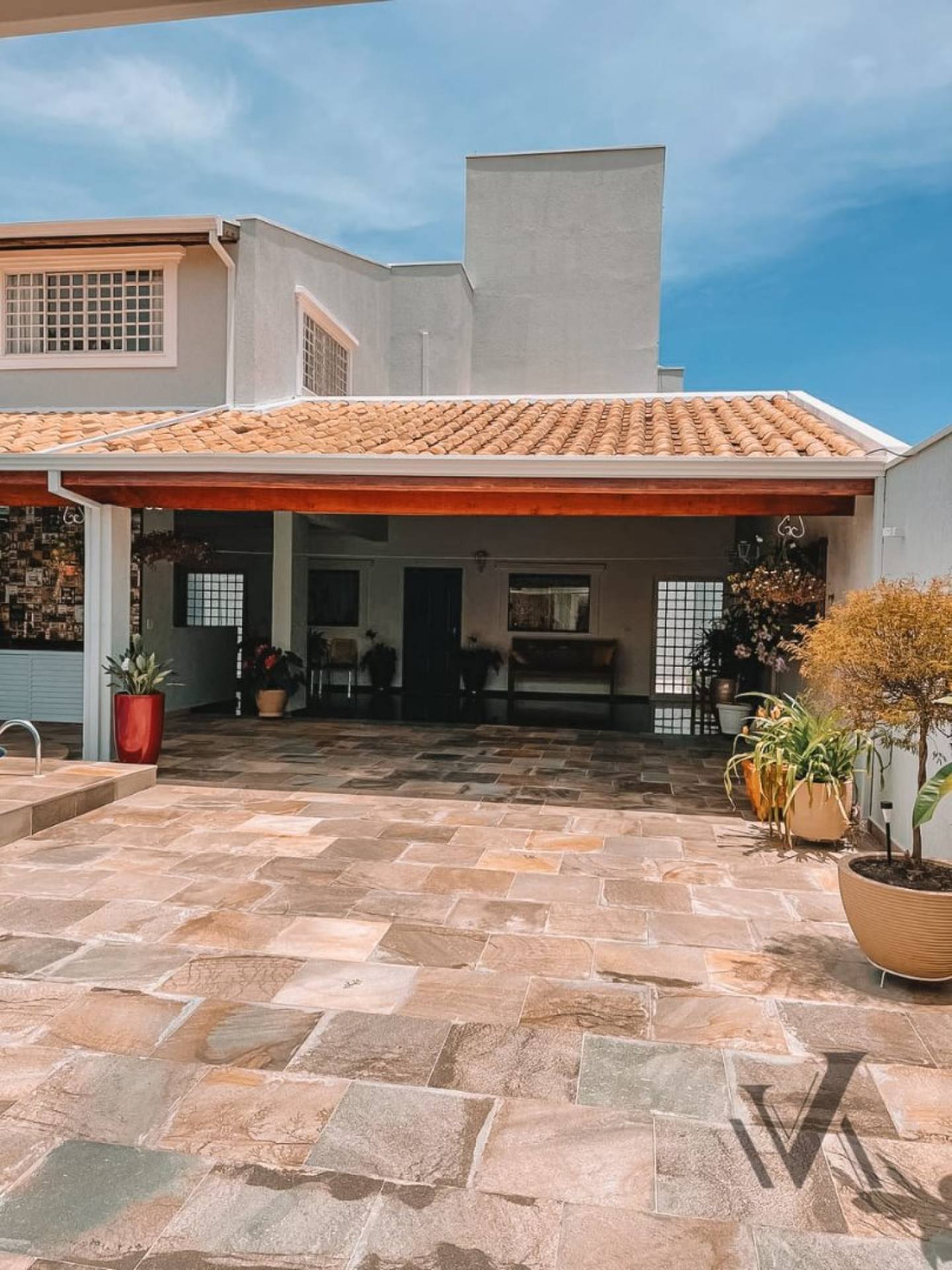 Oportunidade! Casa com três dormitórios sendo um suíte